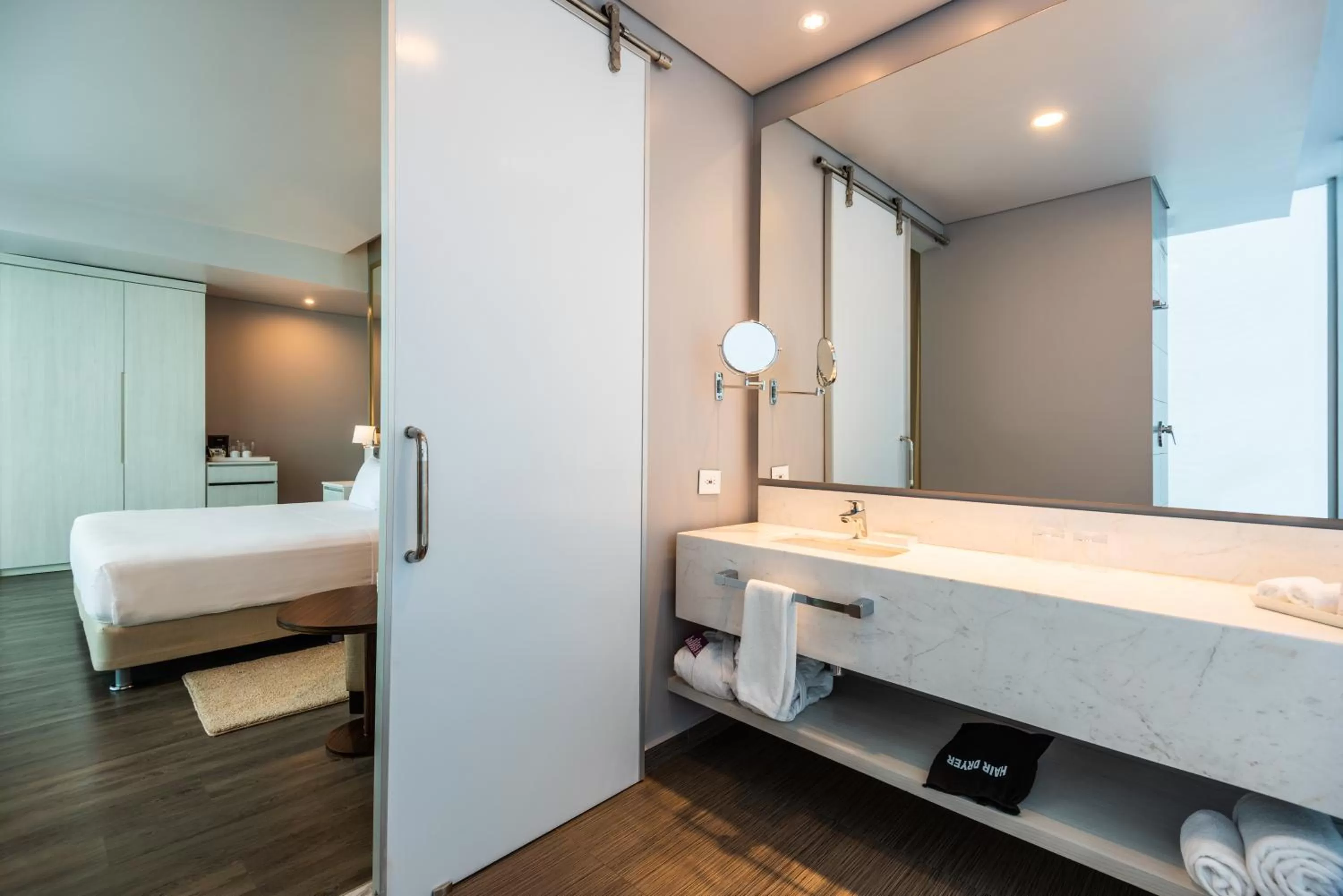 Bathroom, Bed in Crowne Plaza Barranquilla by IHG