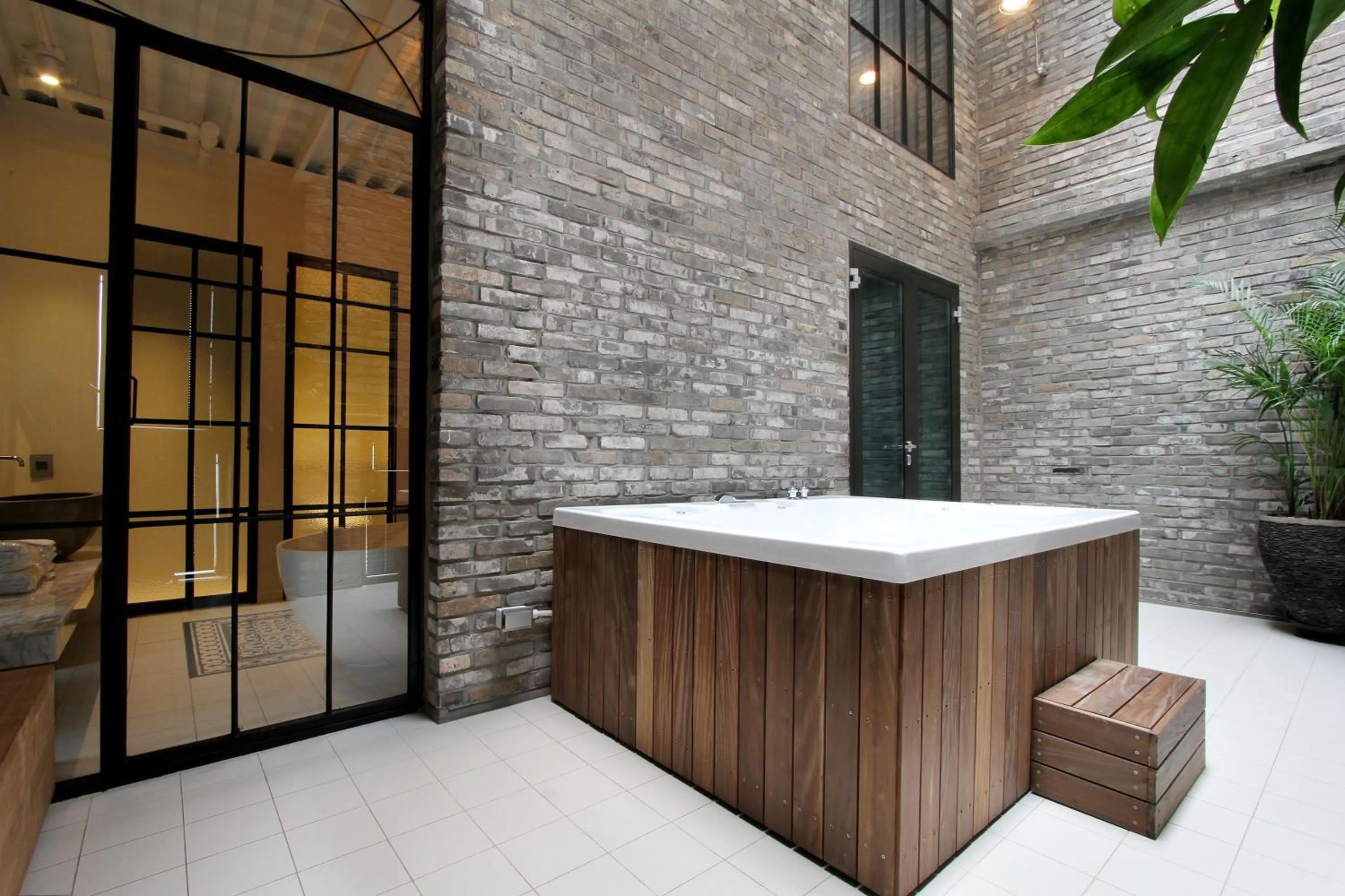 Hot Tub in Boutique Hotel Loft