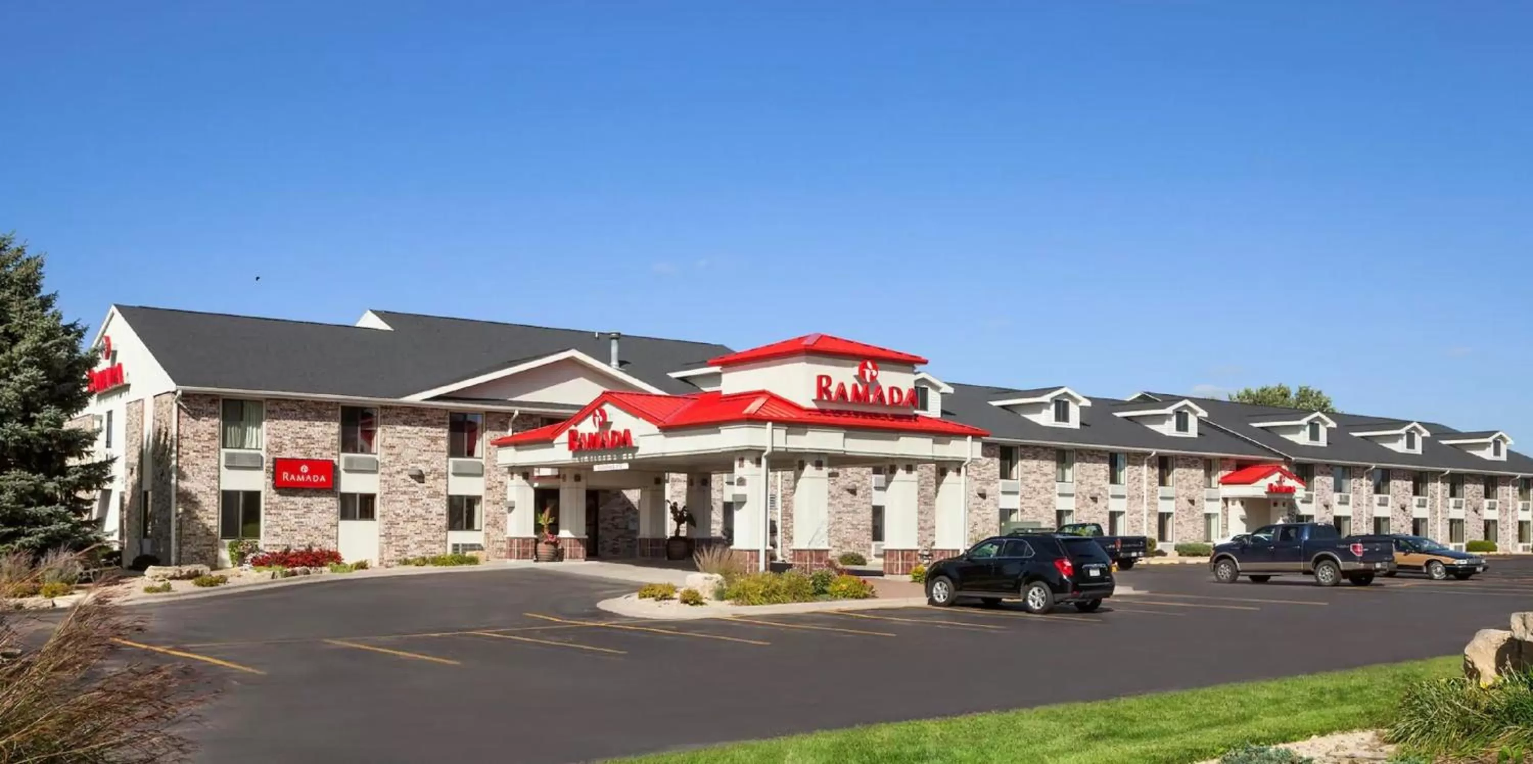 Property building in Ramada by Wyndham Wisconsin Dells I-90