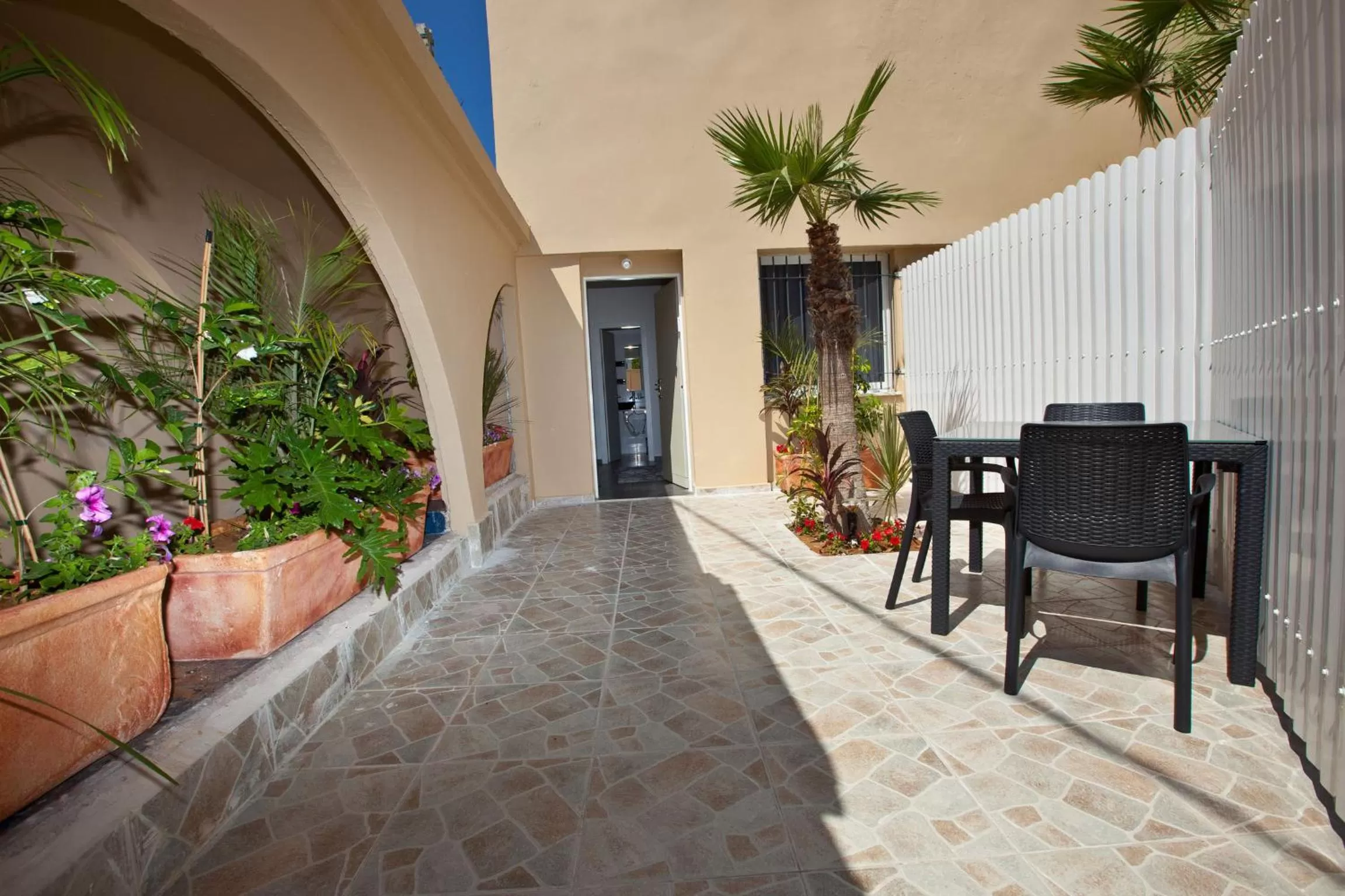 Patio in Geula Suites BY RAPHAEL HOTELS