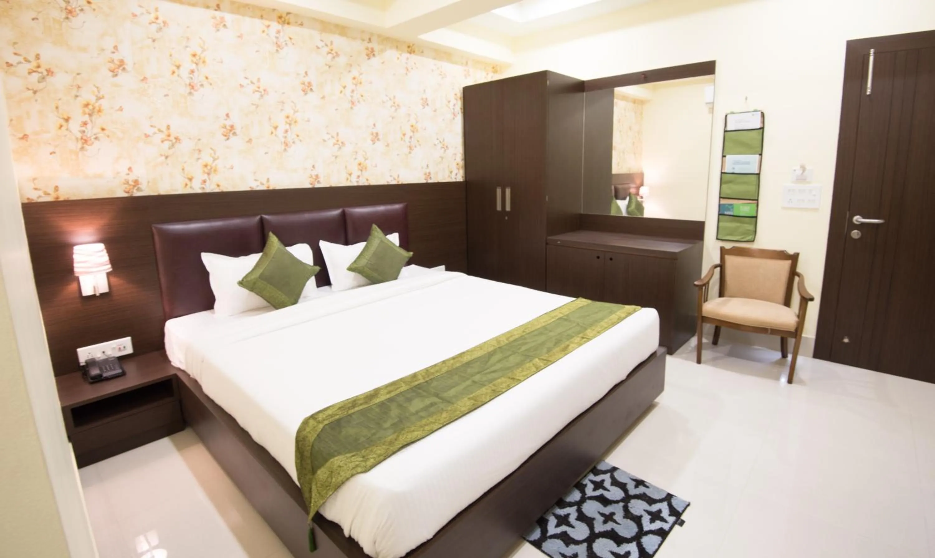 Bed in Treebo King'S Court Chandrasekharpur