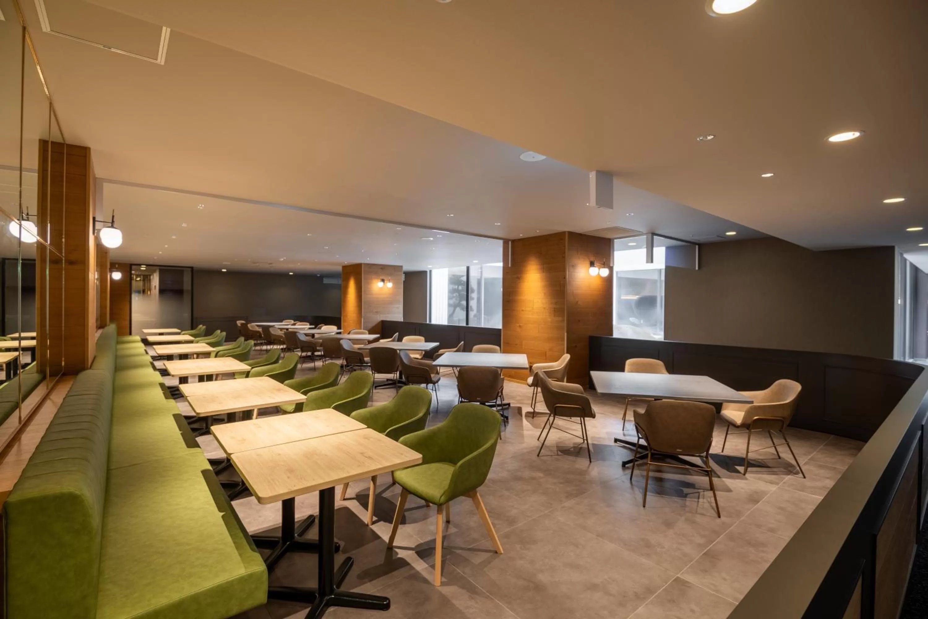 Restaurant/places to eat in Art Hotel Narita