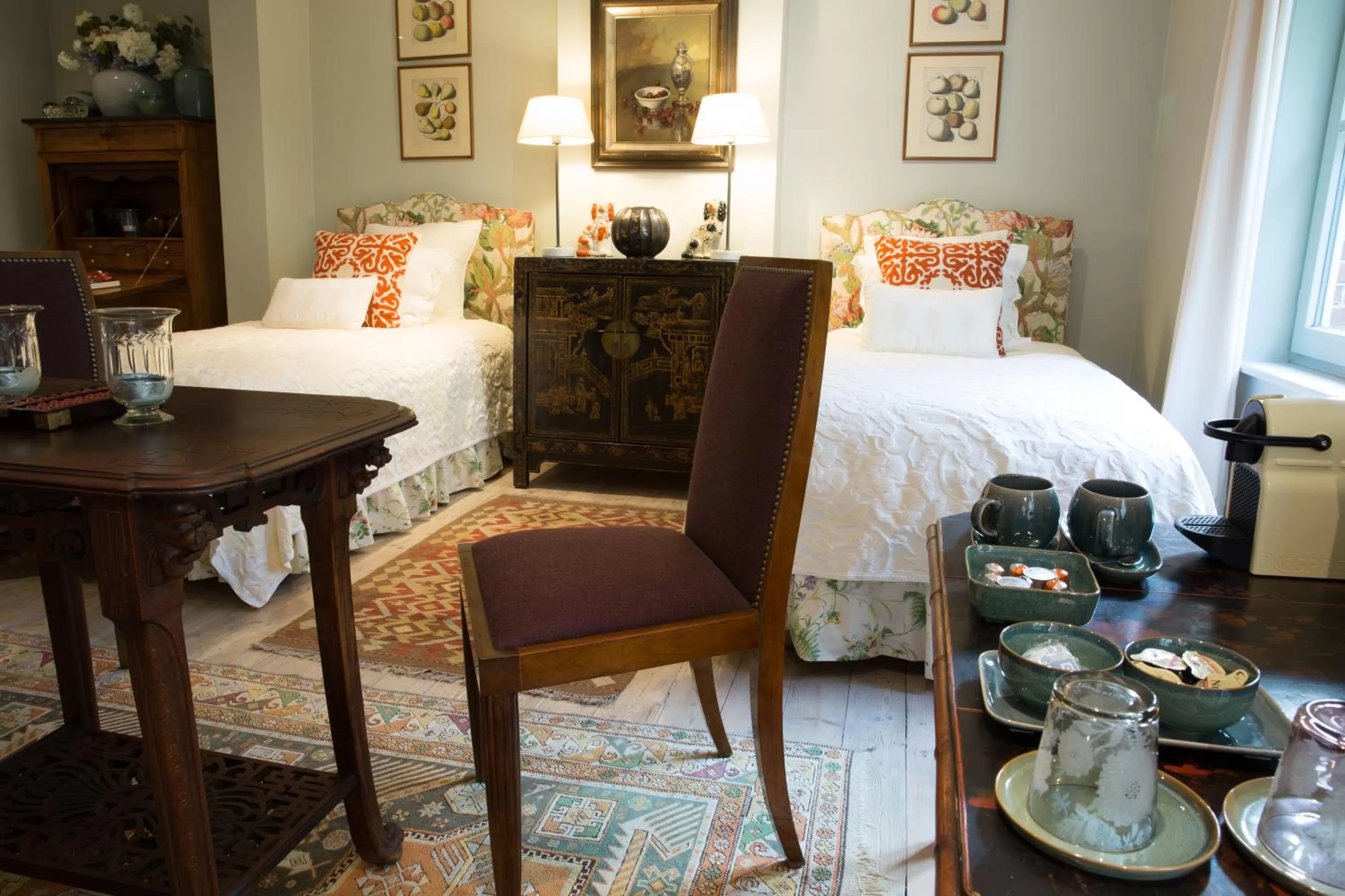 Bed in TWO ROOMS IN BRUGES