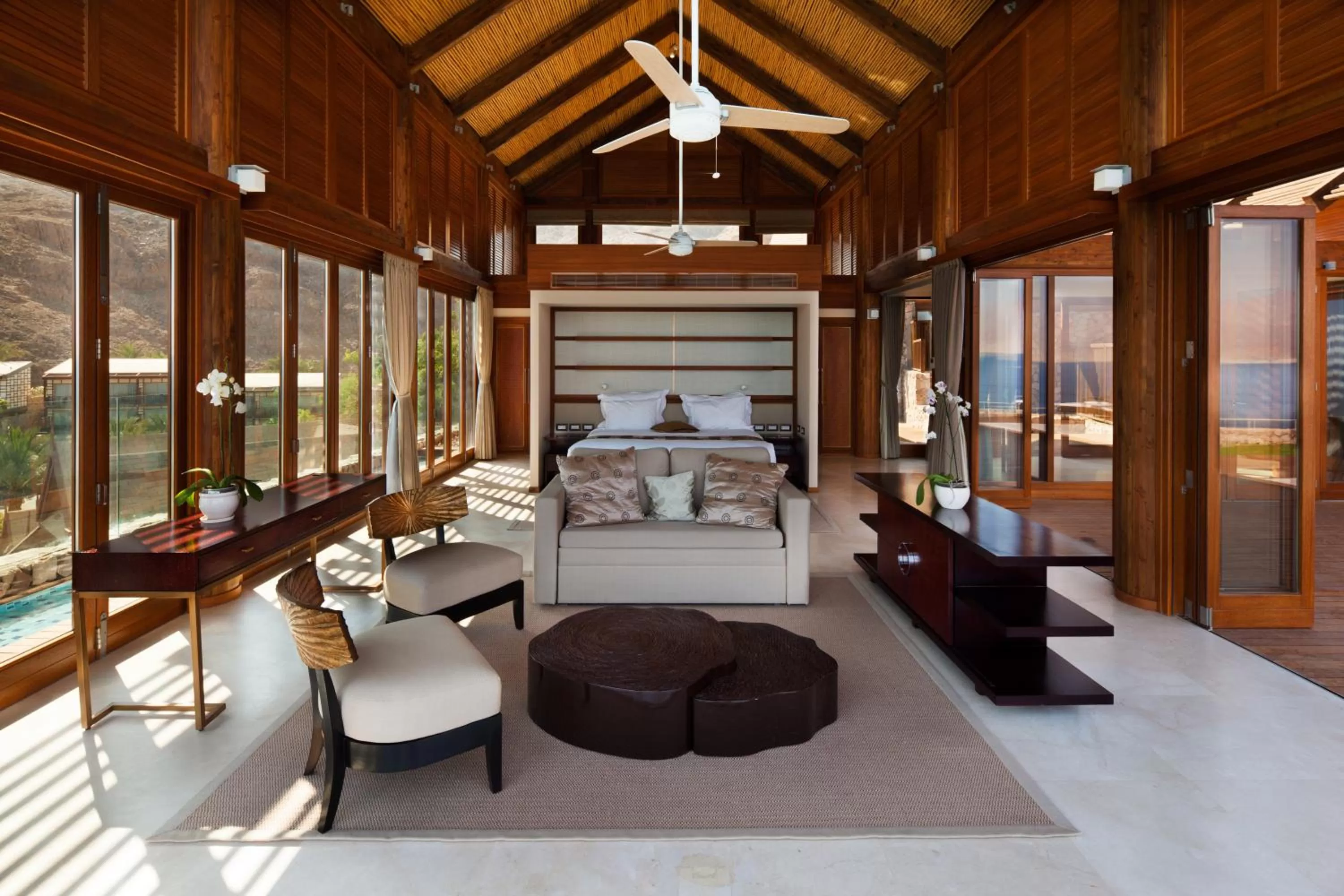 Seating area in Herbert Samuel Royal Shangri-La Eilat