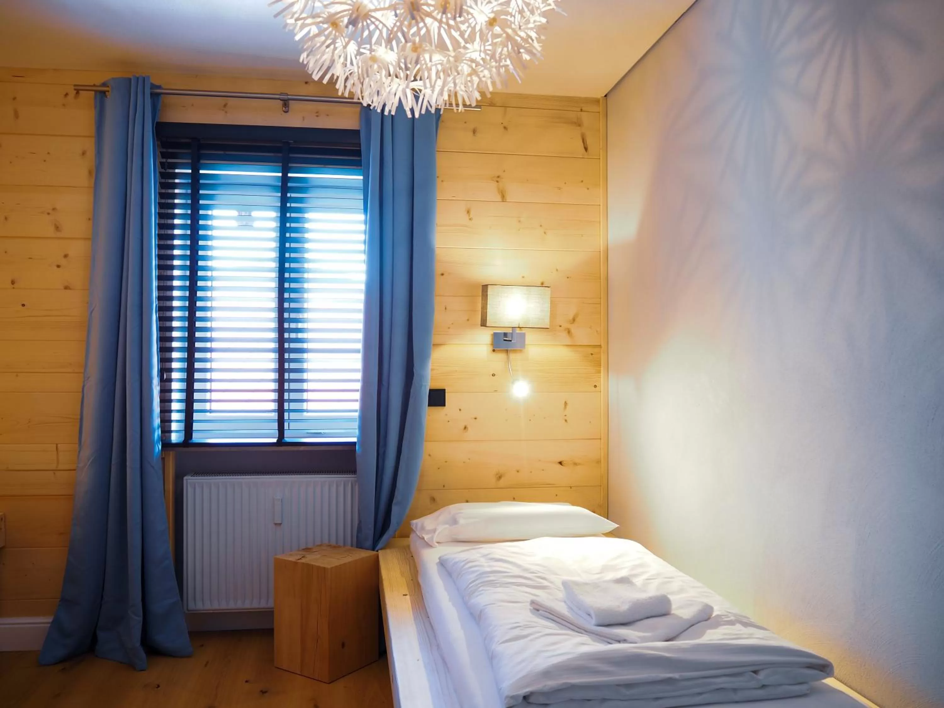 Photo of the whole room, Bed in Sauna & Whirlpool - ALPENLIEBE APARTments