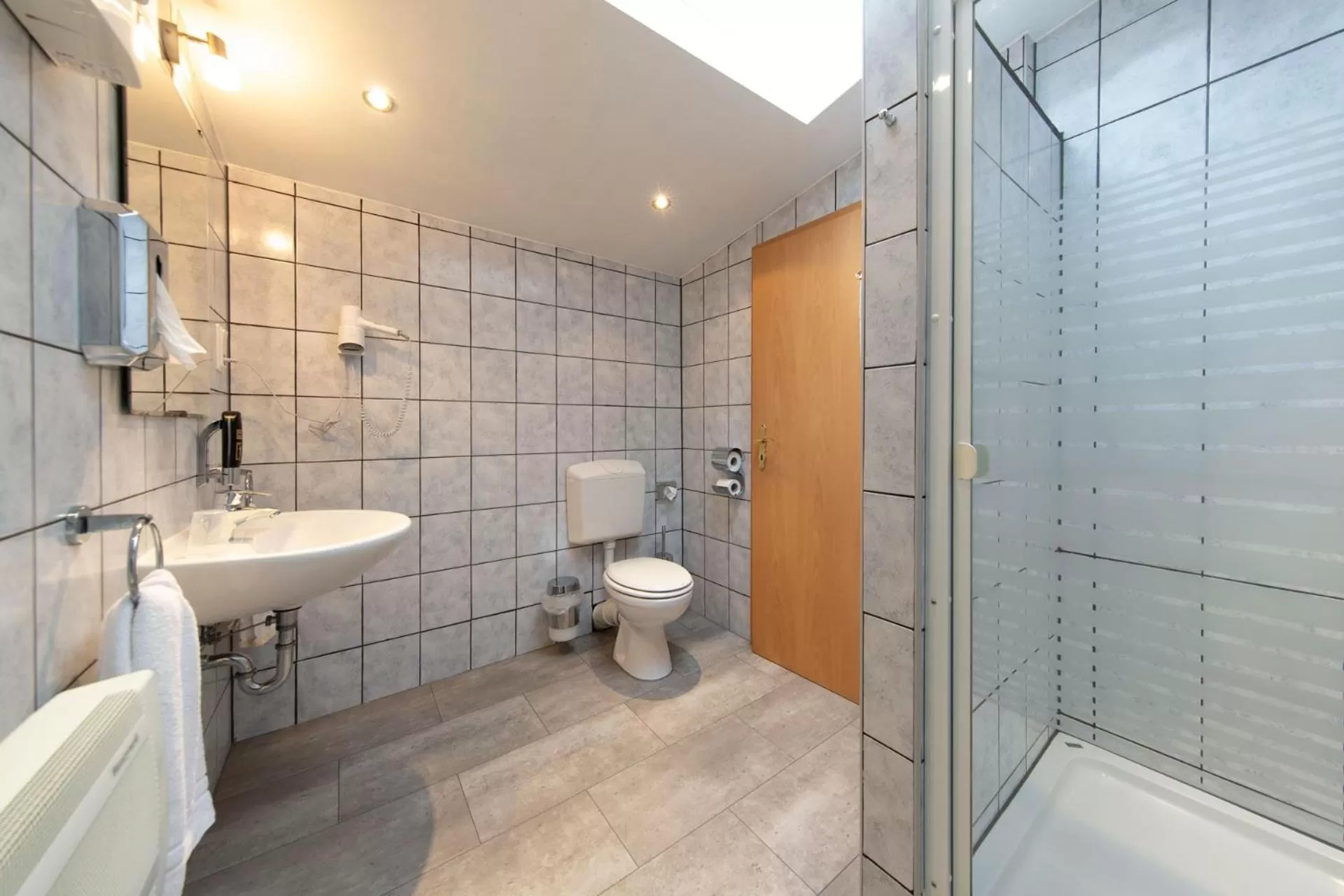 Bathroom in Gasthof zum Siegburger