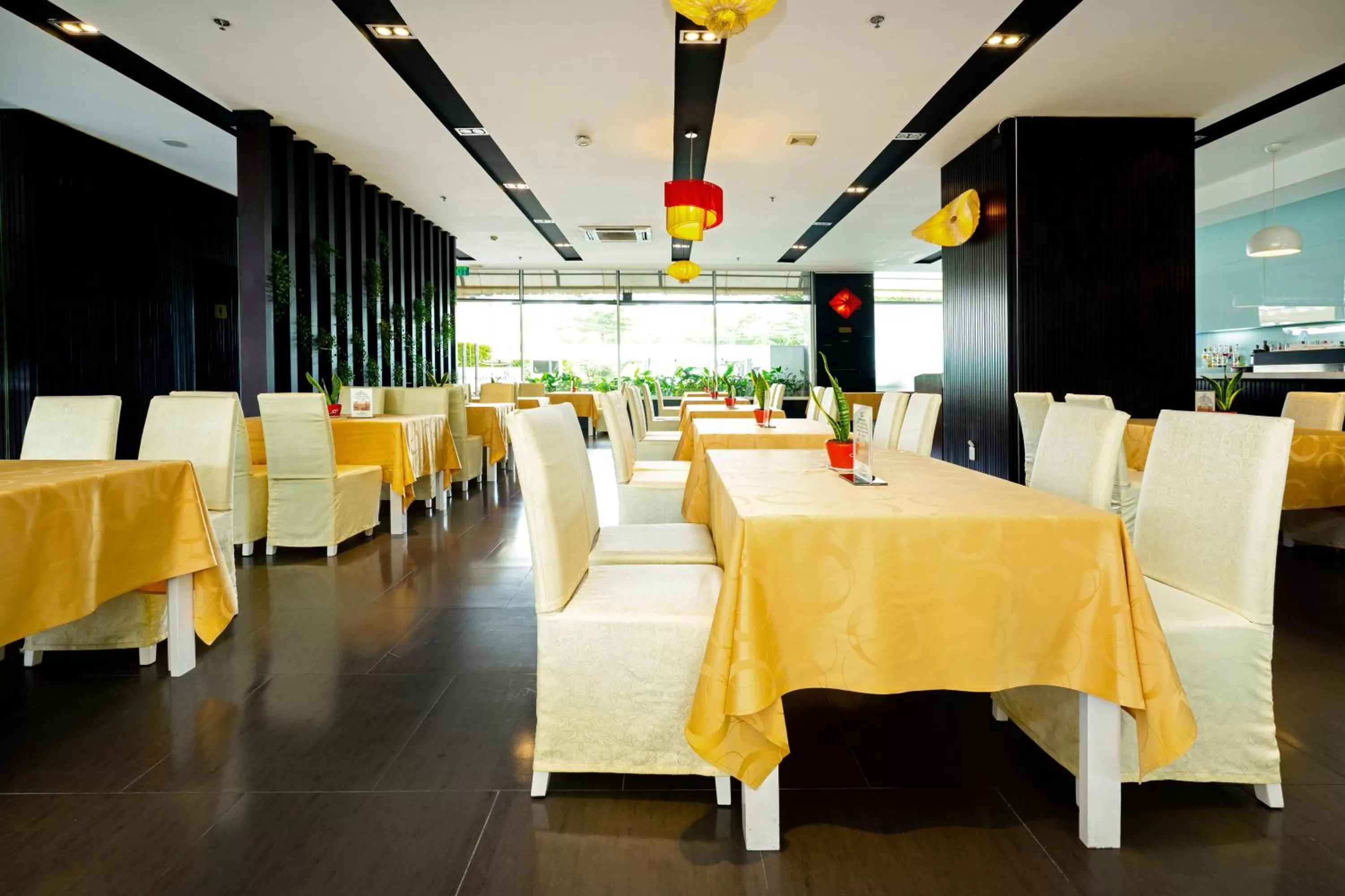 Restaurant/places to eat in Becamex Hotel Thu Dau Mot