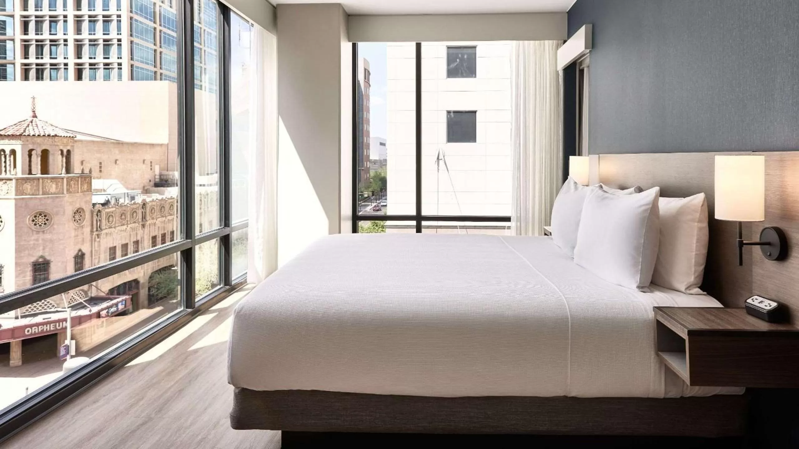 Photo of the whole room, Bed in Hyatt Place Phoenix/Downtown