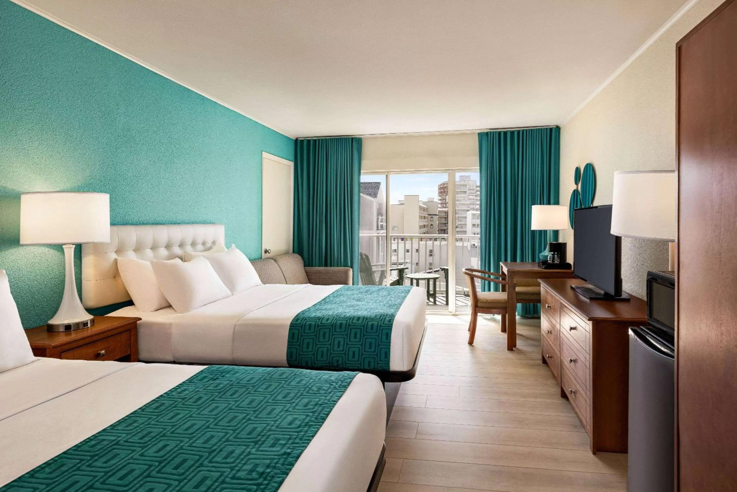 Photo of the whole room, Bed in Howard Johnson by Wyndham Ocean City Oceanfront