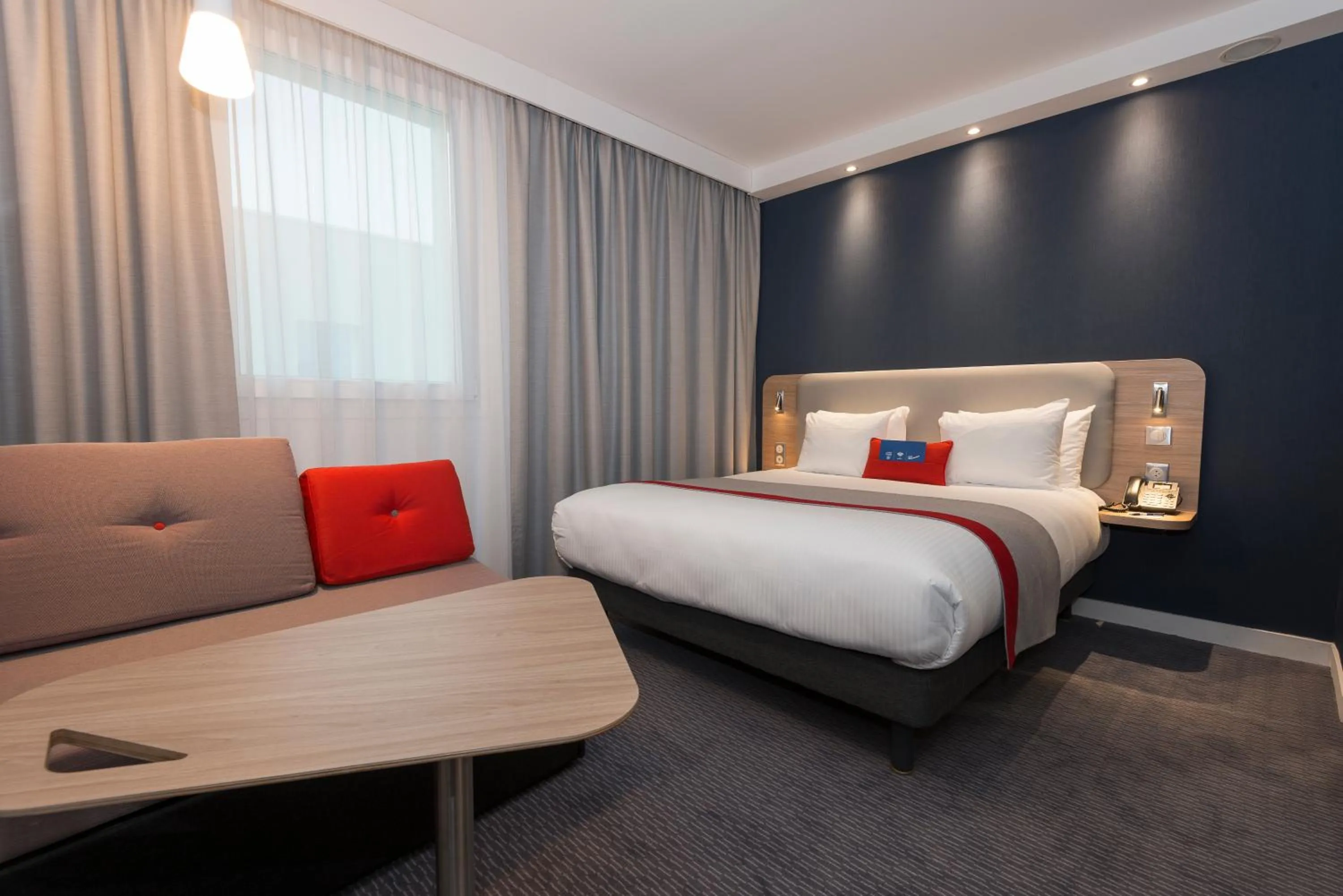 Bed in Holiday Inn Express Paris - Velizy by IHG