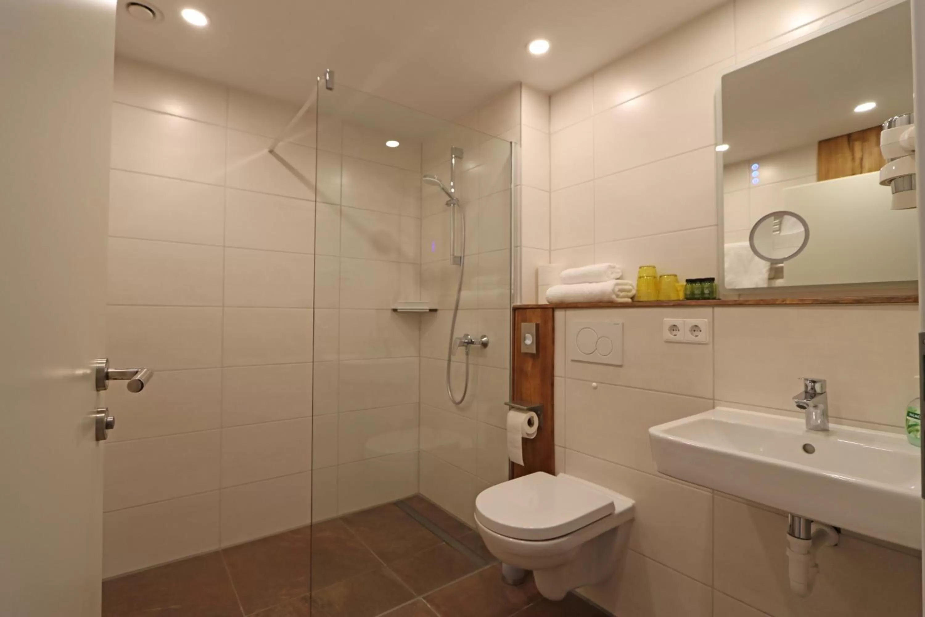 Shower in Hotel Kreuz Höhengasthof