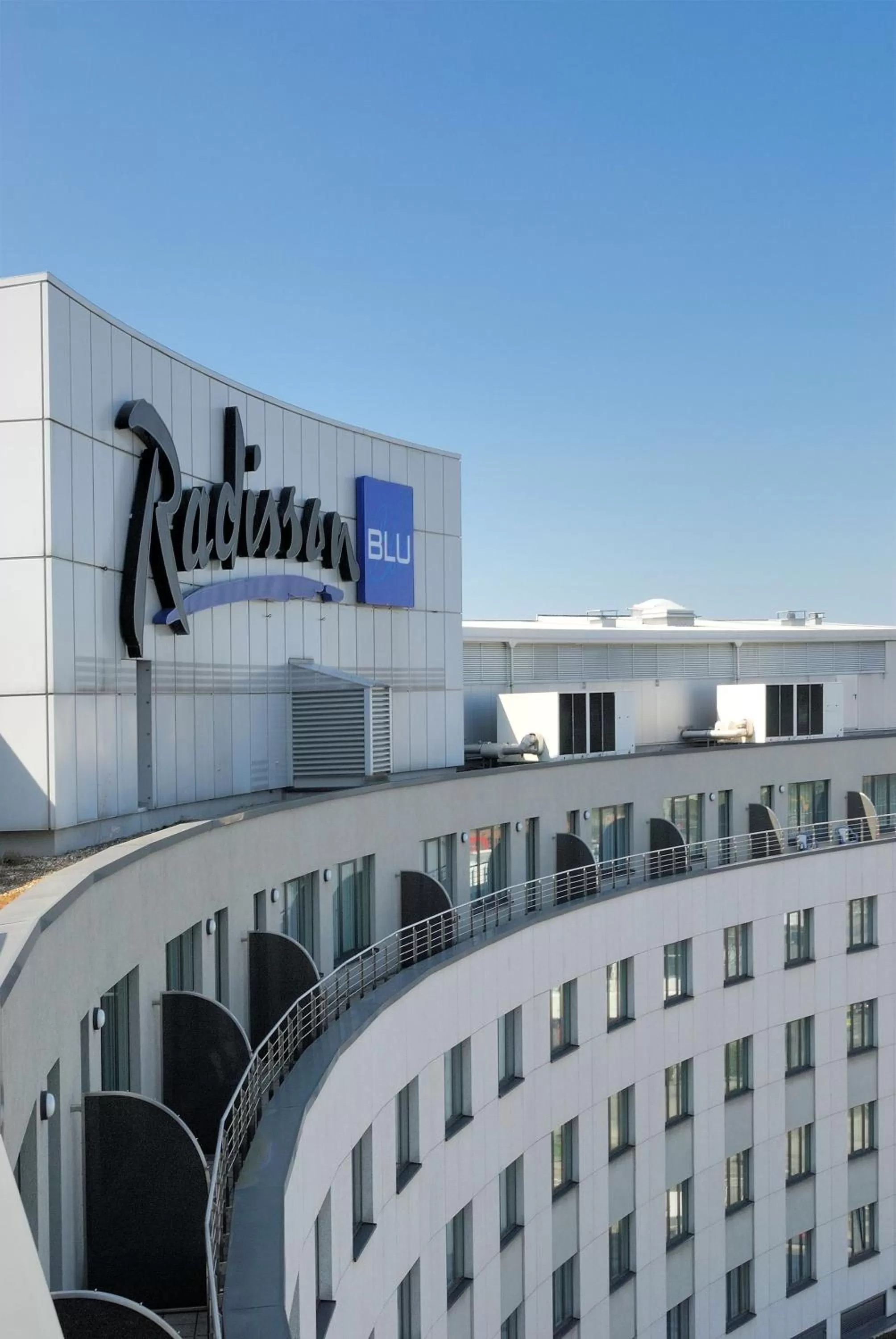Facade/entrance in Radisson Blu Hotel Cottbus