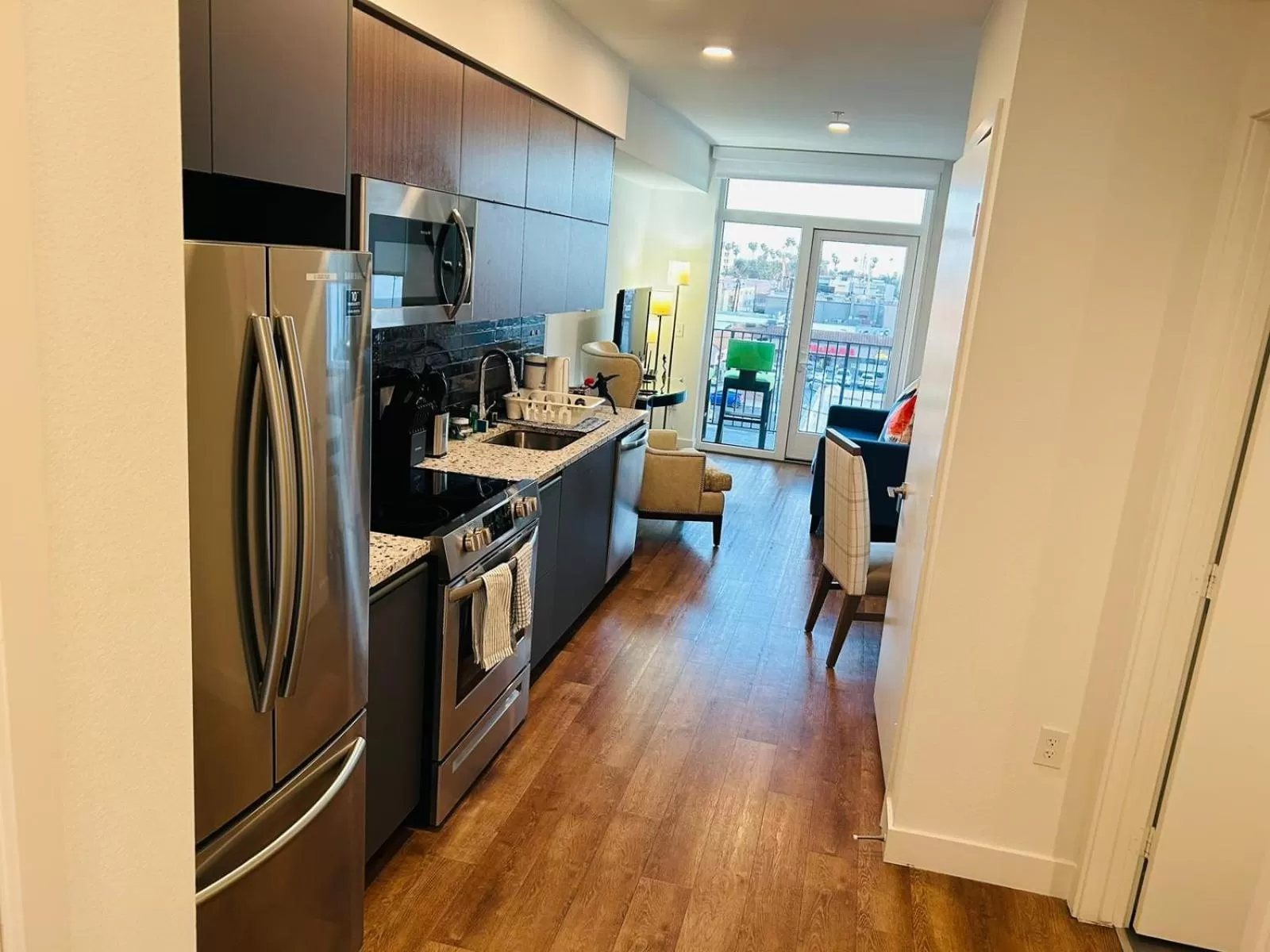 Kitchen or kitchenette, Kitchen/Kitchenette in Gorgeous Hollywood Apts LA's Best Location and Amazing Roof Deck