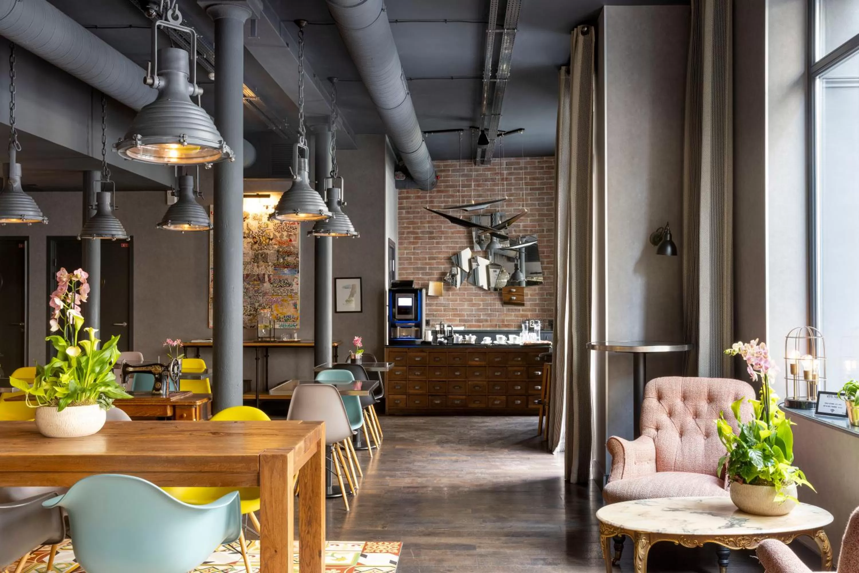 Restaurant/places to eat in Hôtel Fabric