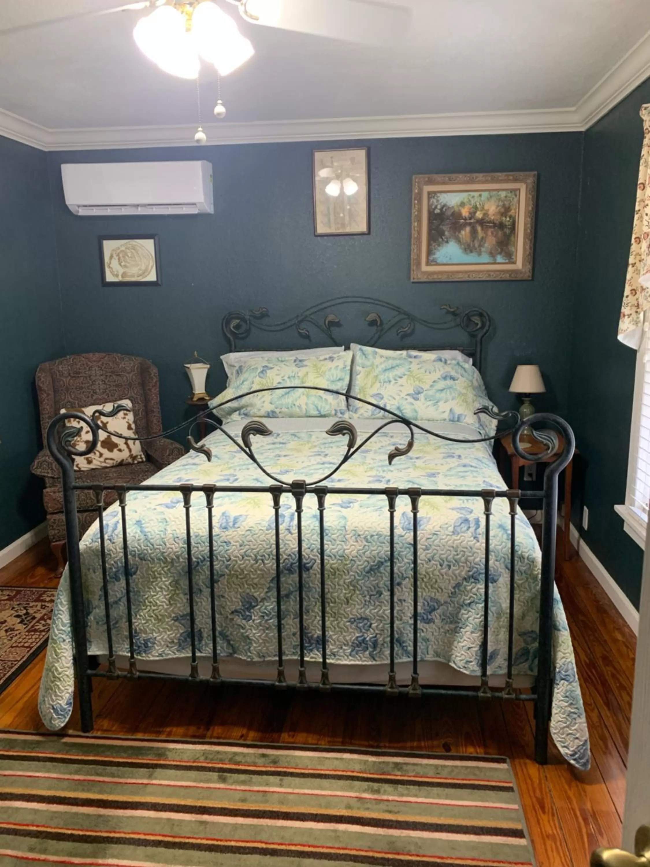 Bed in Nature Coast Inn & Cottages