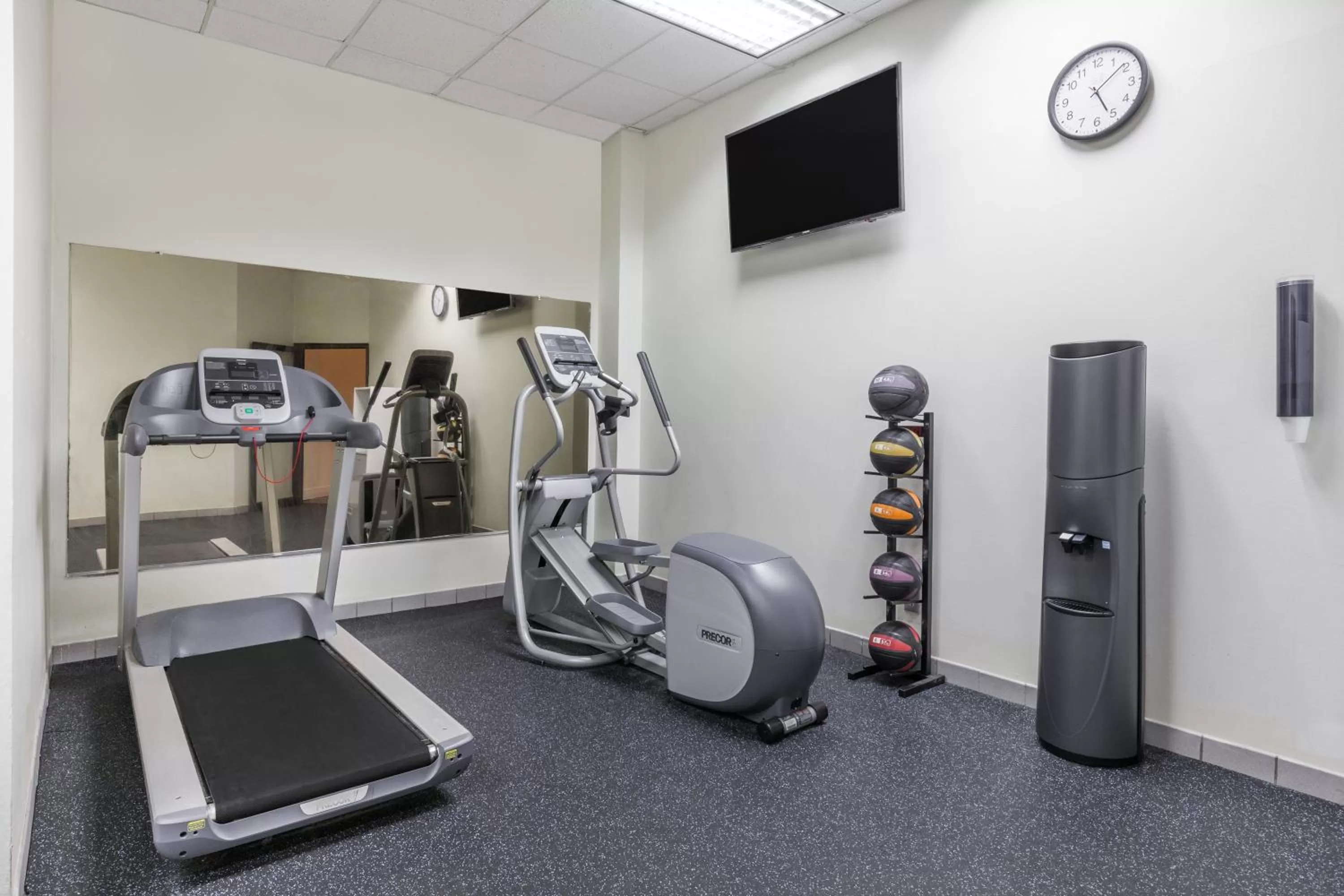 Fitness centre/facilities in Days Inn by Wyndham Sherman