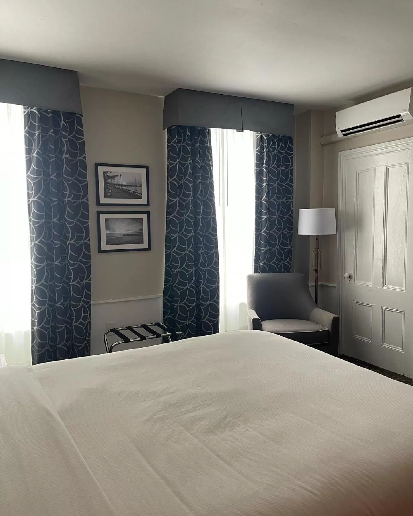 Bed in Essex Street Inn & Suites, an Ascend Collection Hotel