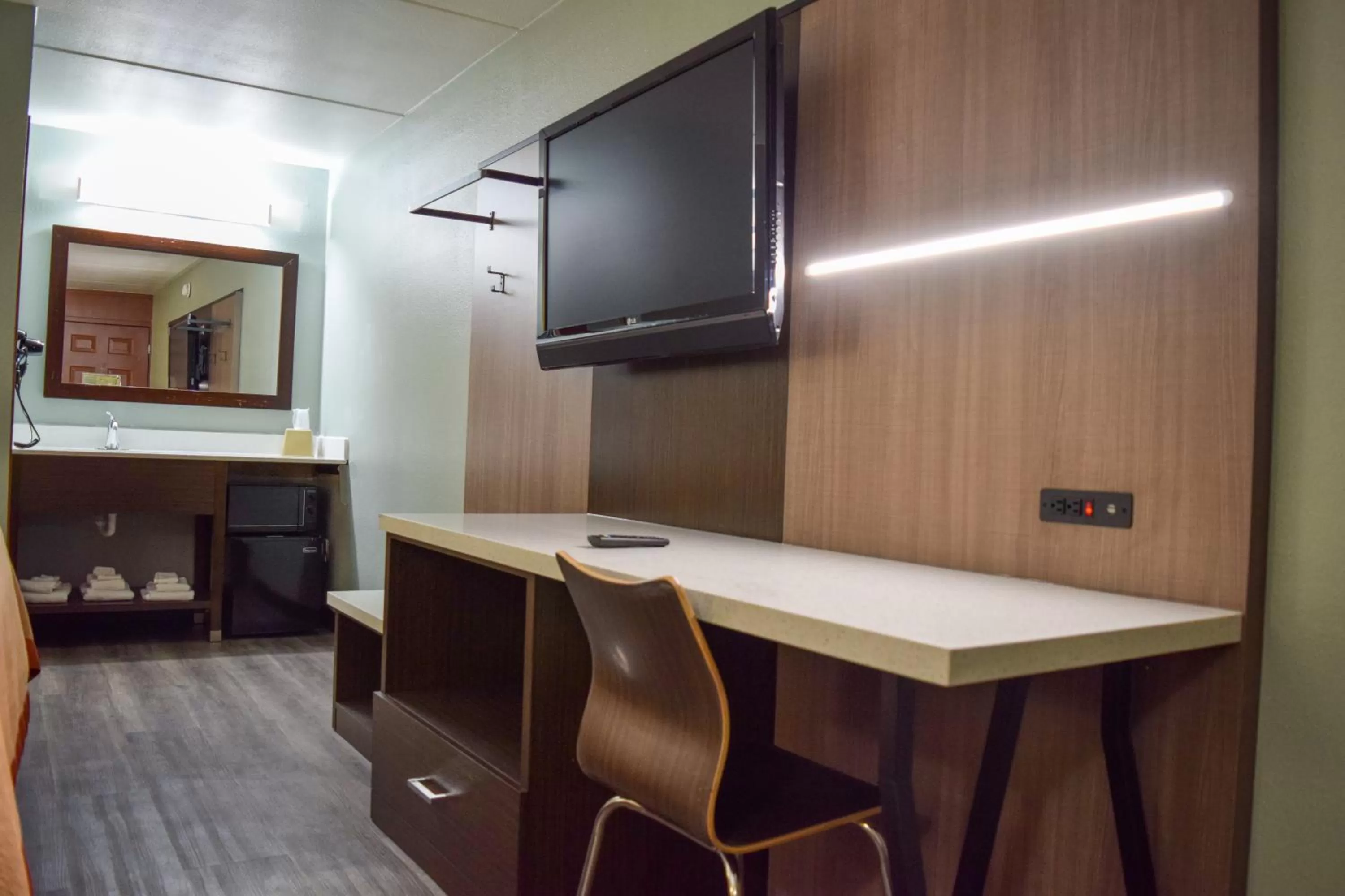 TV and multimedia in Super 8 Downtown Raleigh