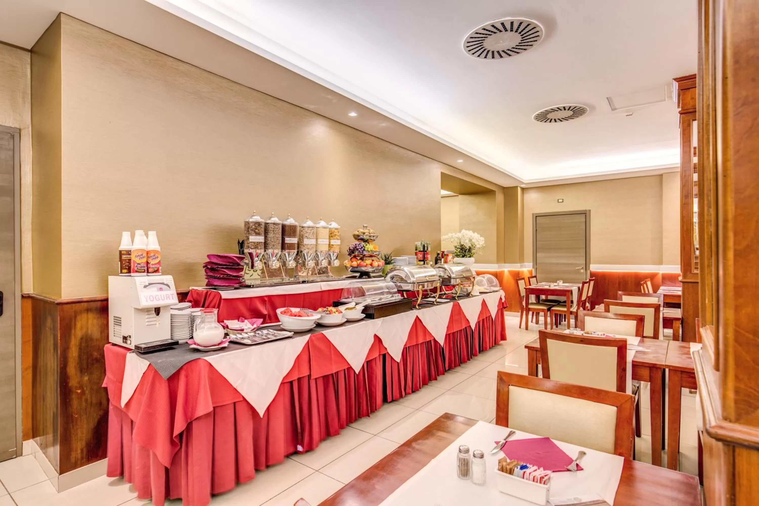 Restaurant/places to eat in Augusta Lucilla Palace