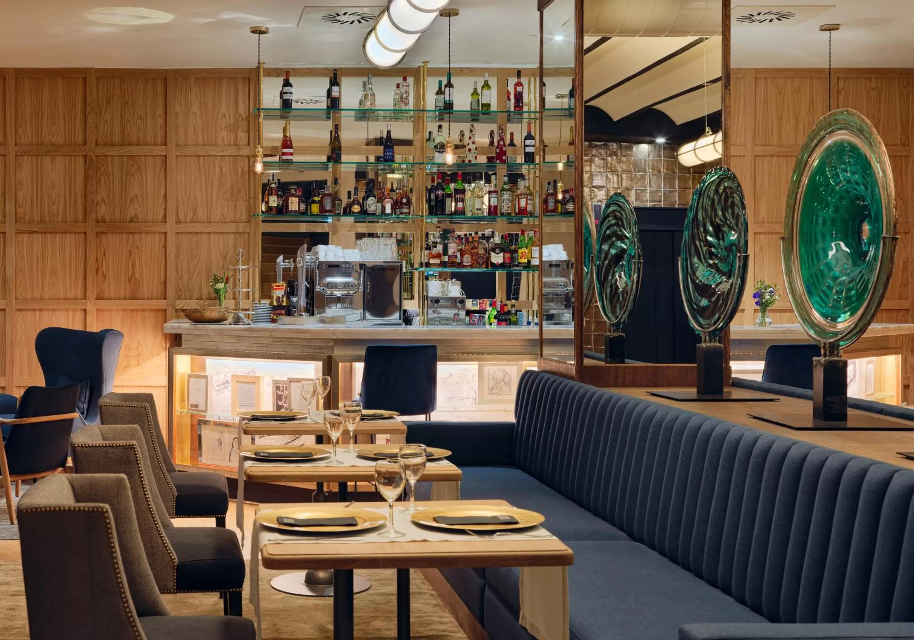 Restaurant/places to eat in H10 Puerta de Alcalá 4 Sup