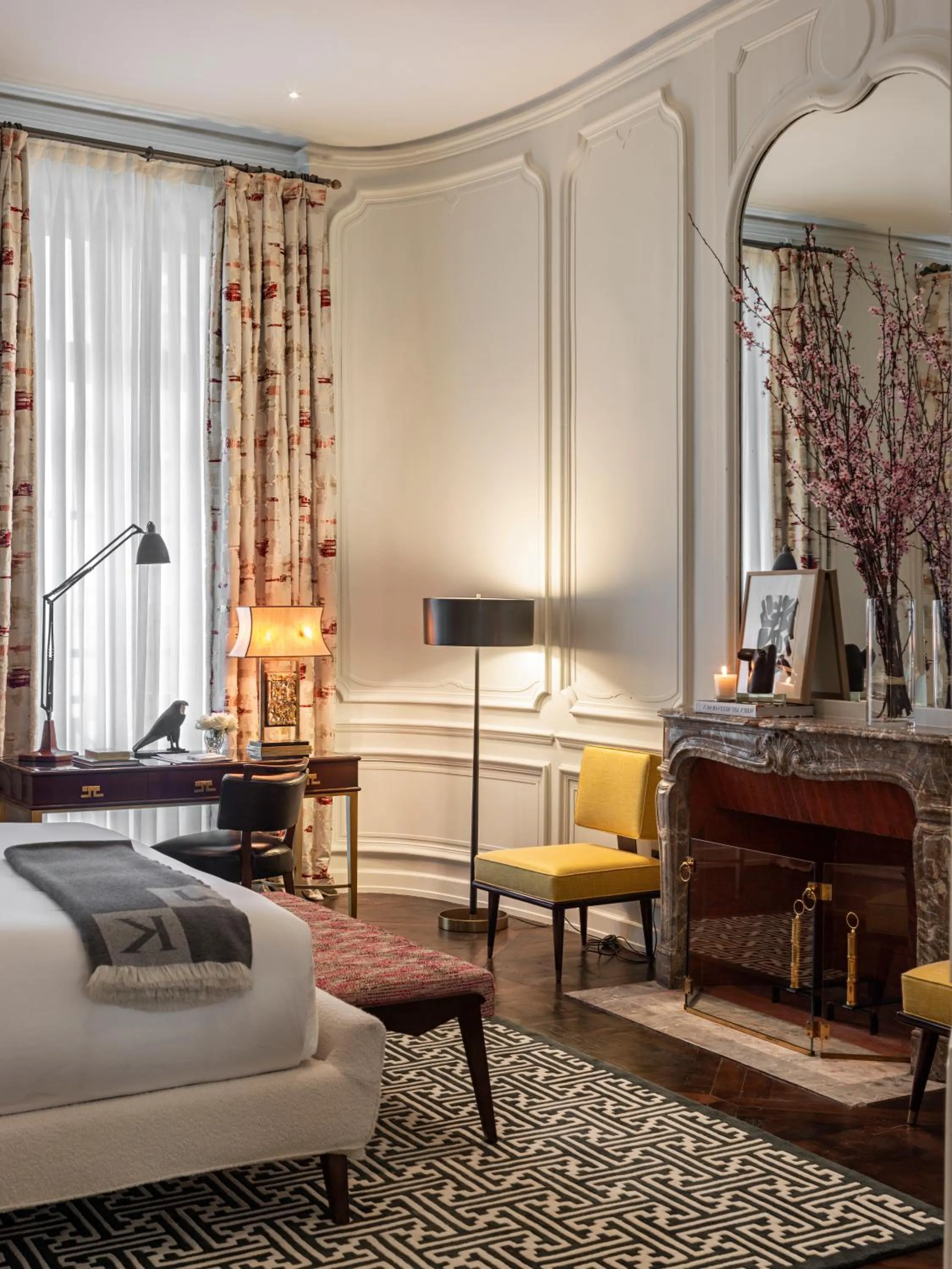 Bedroom, Bed in J.K. Place Paris