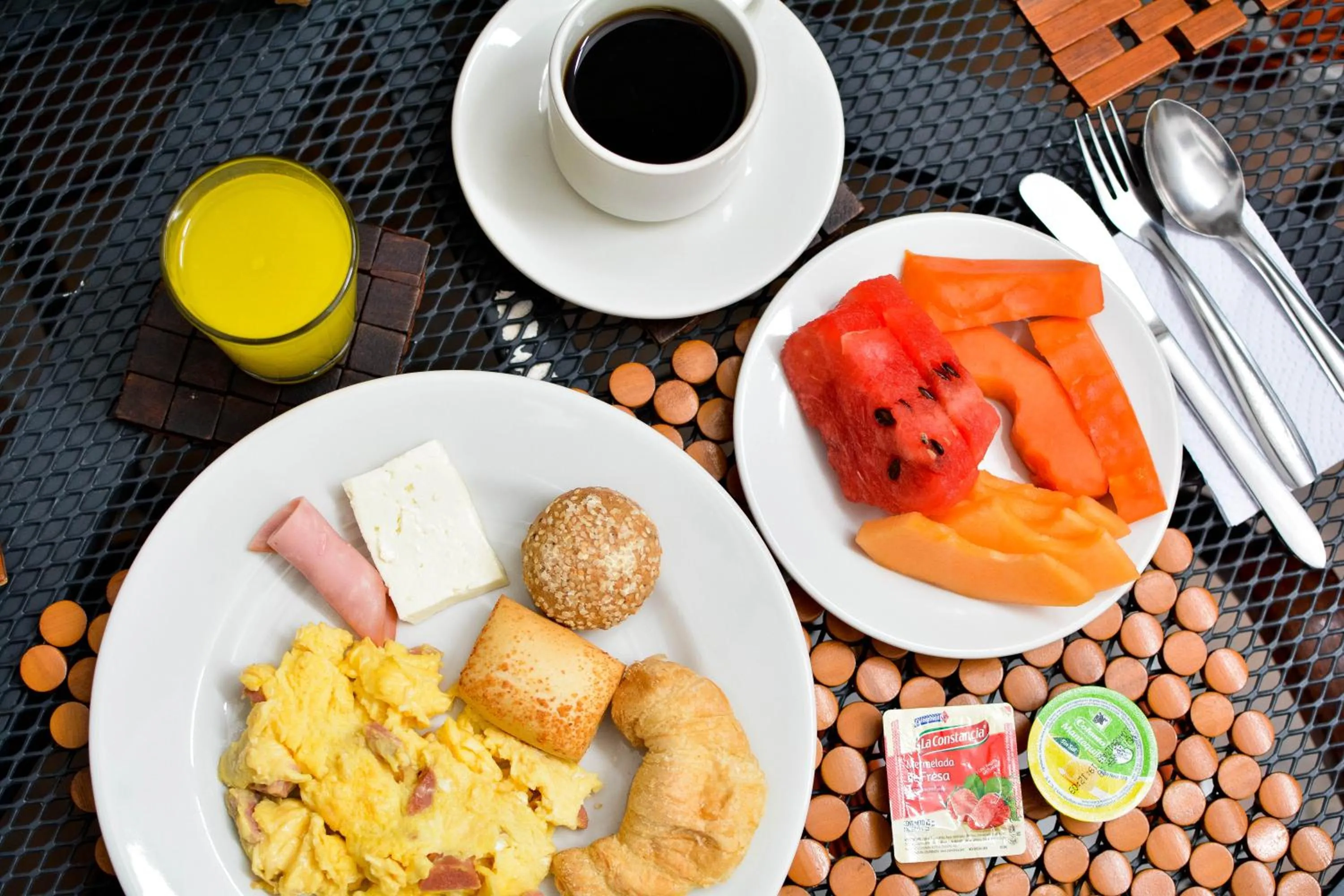 Food and drinks in Hotel Karlo By GHO Hoteles