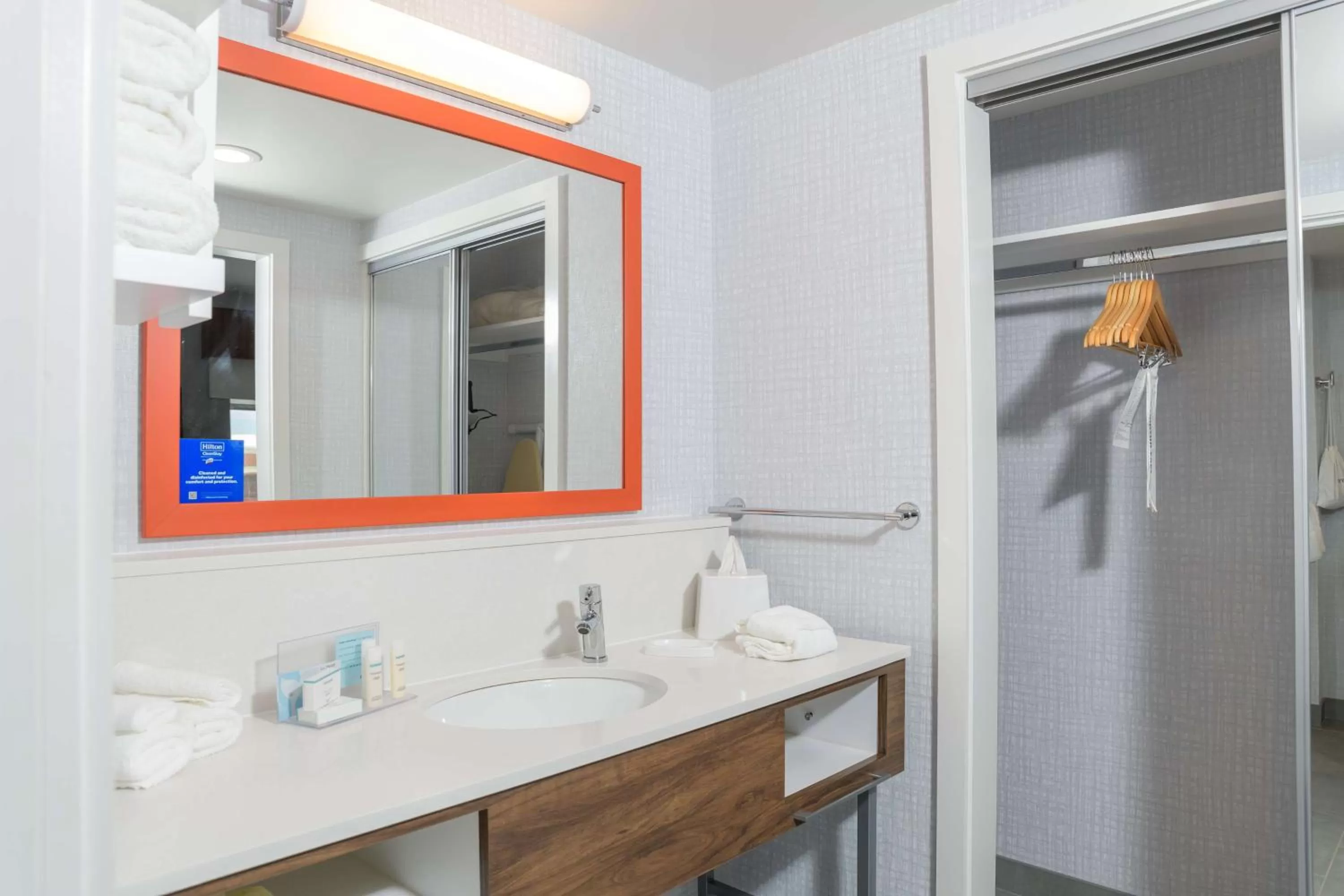 Bathroom in Hampton Inn & Suites Erie Bayfront