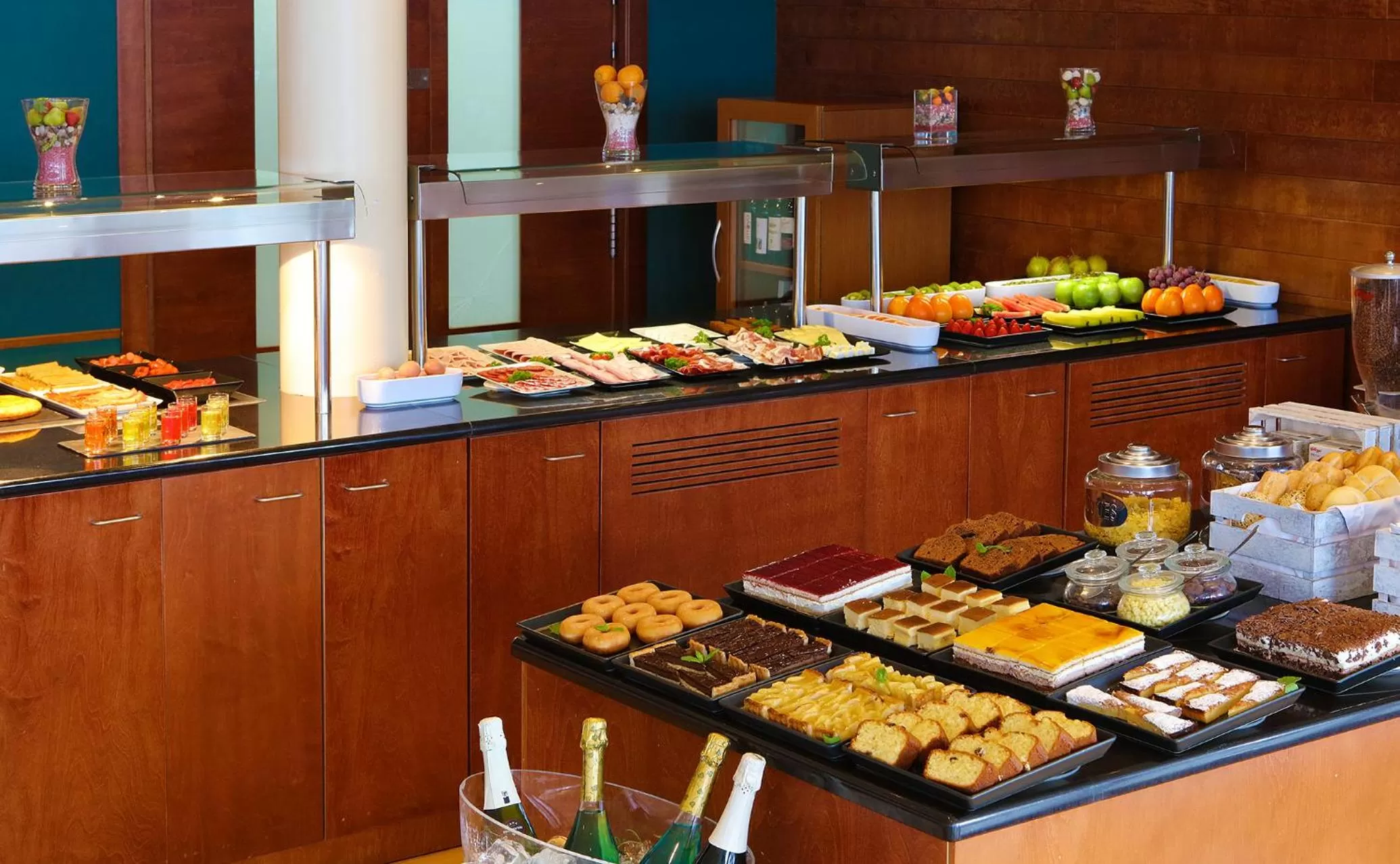 Restaurant/places to eat in Abba Burgos