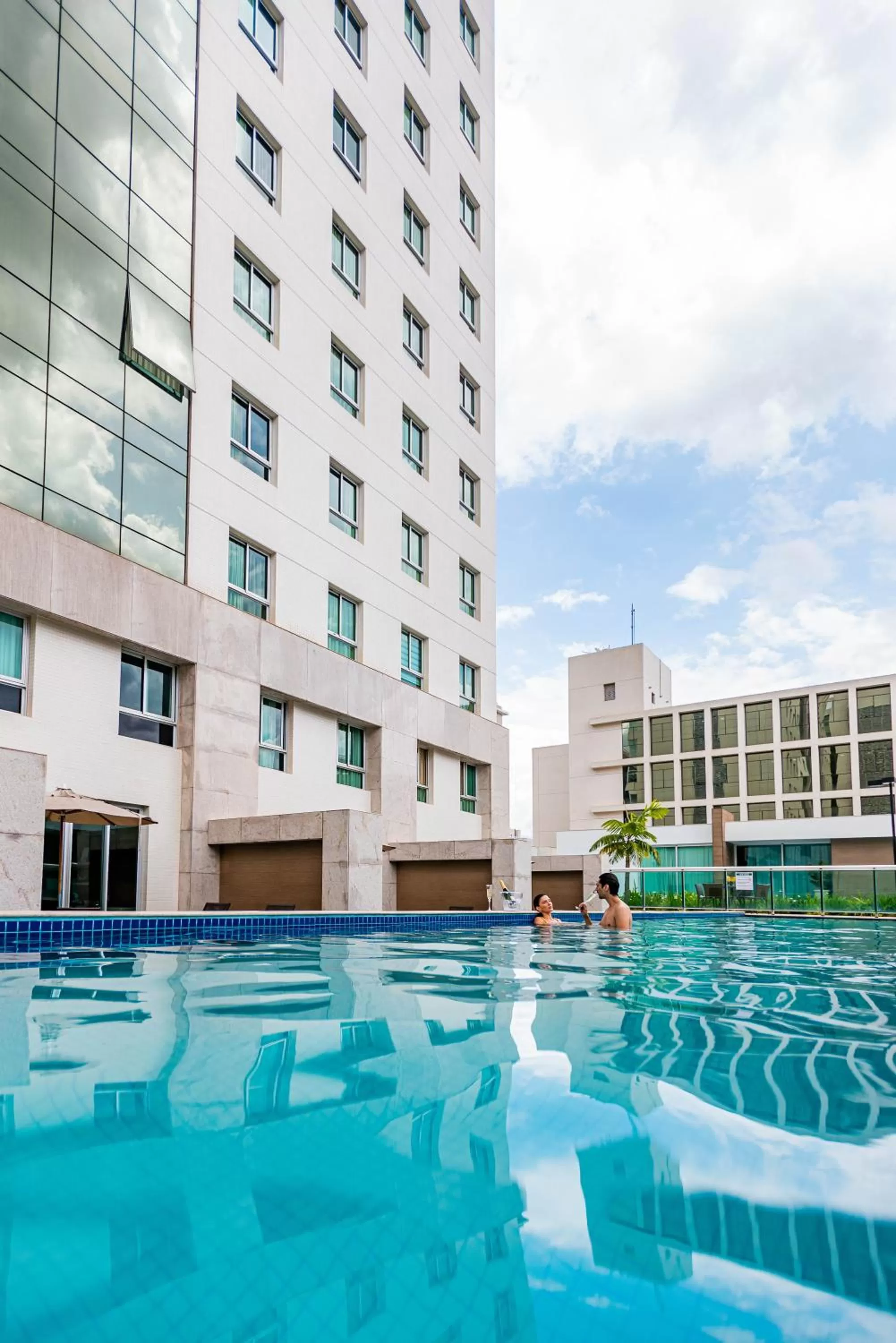 Swimming pool in Jade Hotel Brasília