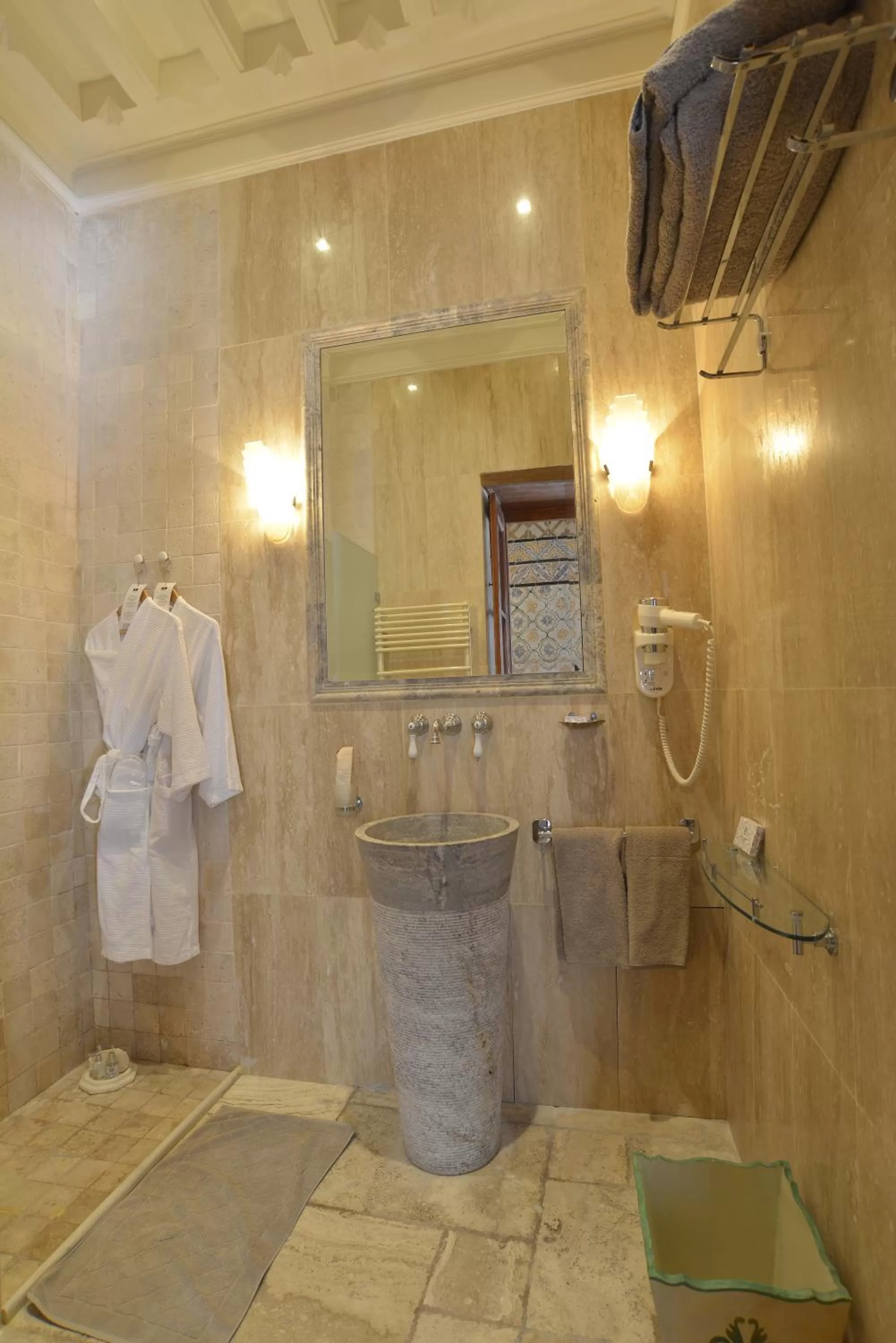 Shower in Palais Bayram