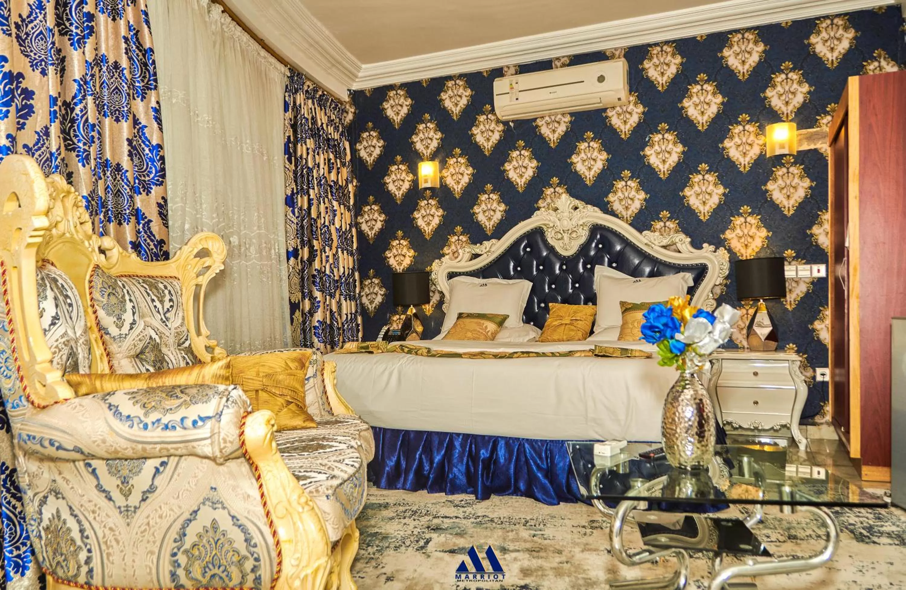 Bed in Marriot Metropolitan Hotel