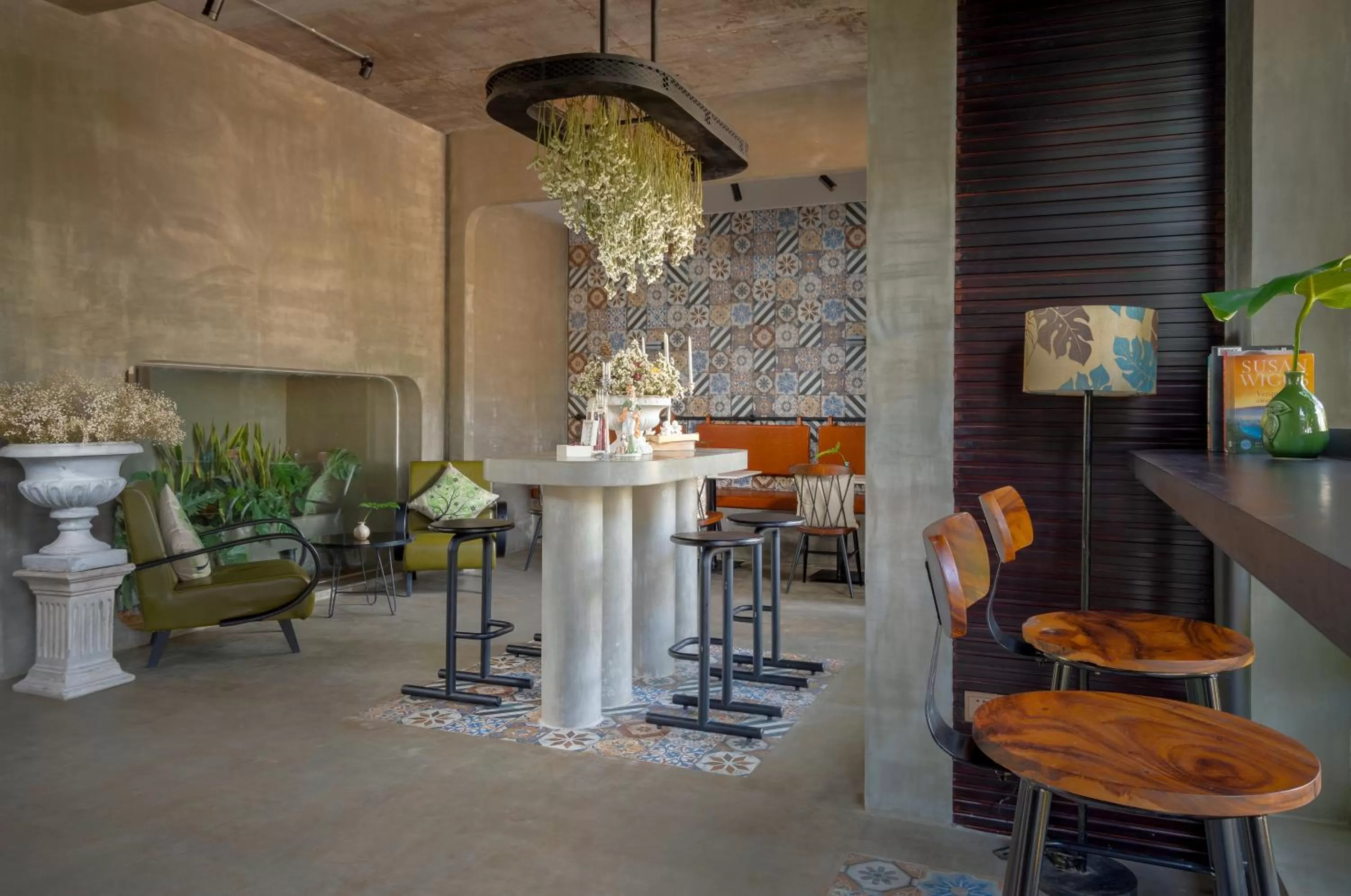 Restaurant/places to eat in Eightfold Urban Resort