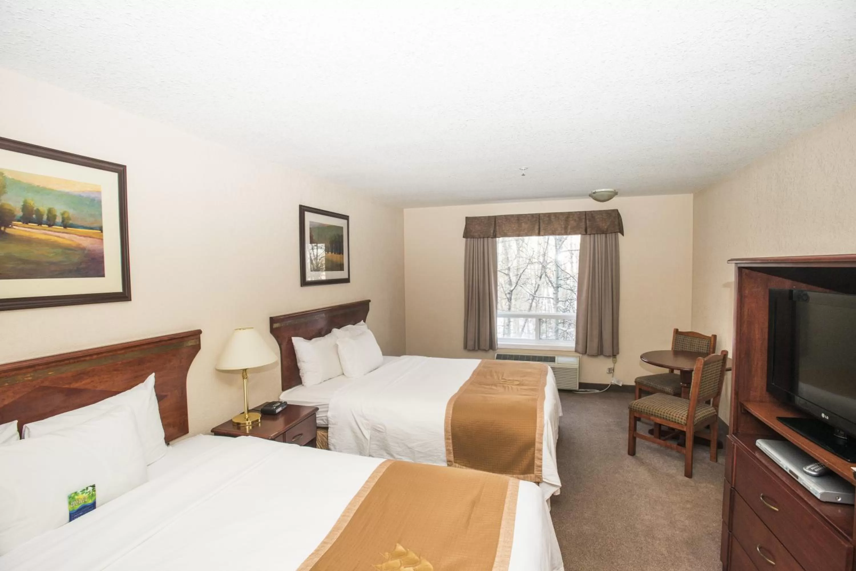 Bed in Lakeview Inns & Suites - Chetwynd