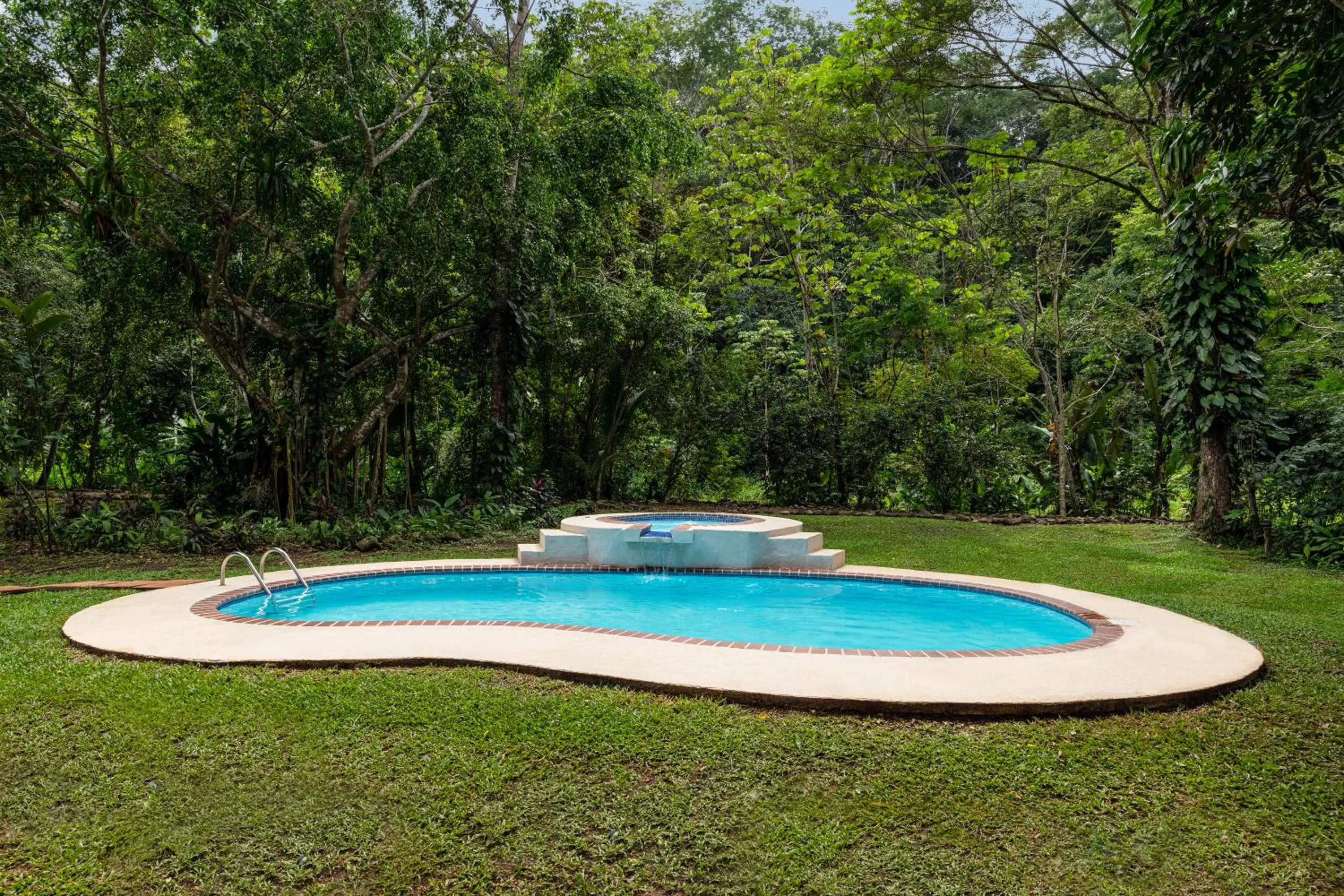 Swimming pool in Villa Lapas Jungle Village