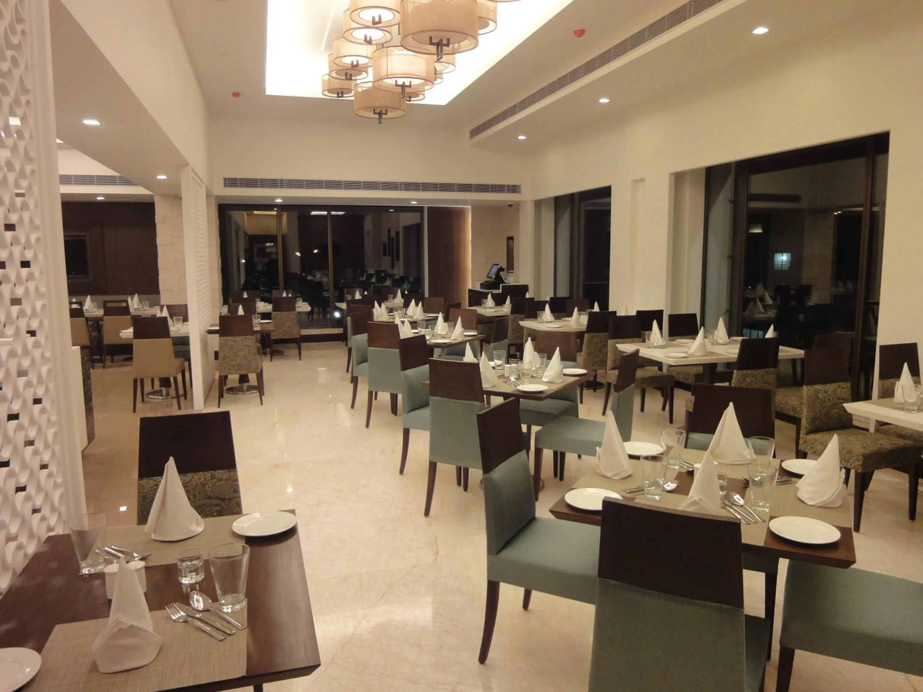 Restaurant/places to eat in Radisson Hotel Varanasi