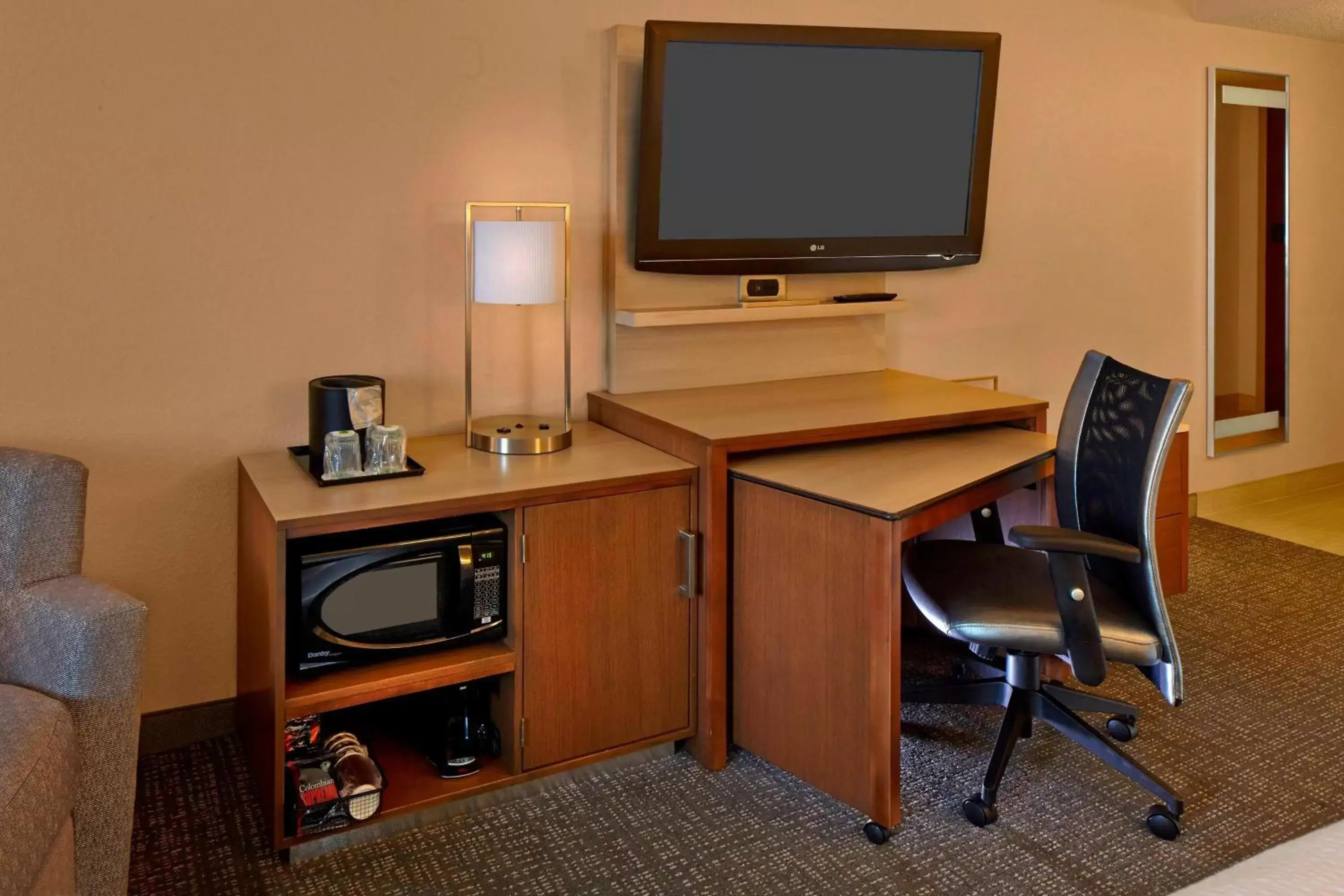 1 Bedroom Larger Suite, 1 King, Corner room, Balcony in Courtyard by Marriott Orlando East/UCF Area 1 Bedroom Larger Suite, 1 King, Corner room, Balcony in Courtyard by Marriott Orlando East/UCF Area
