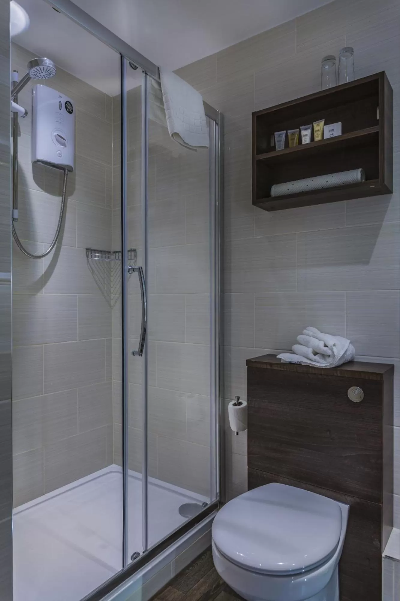 Bathroom in The Castle Hotel, Conwy, North Wales - The Coaching Inn Group