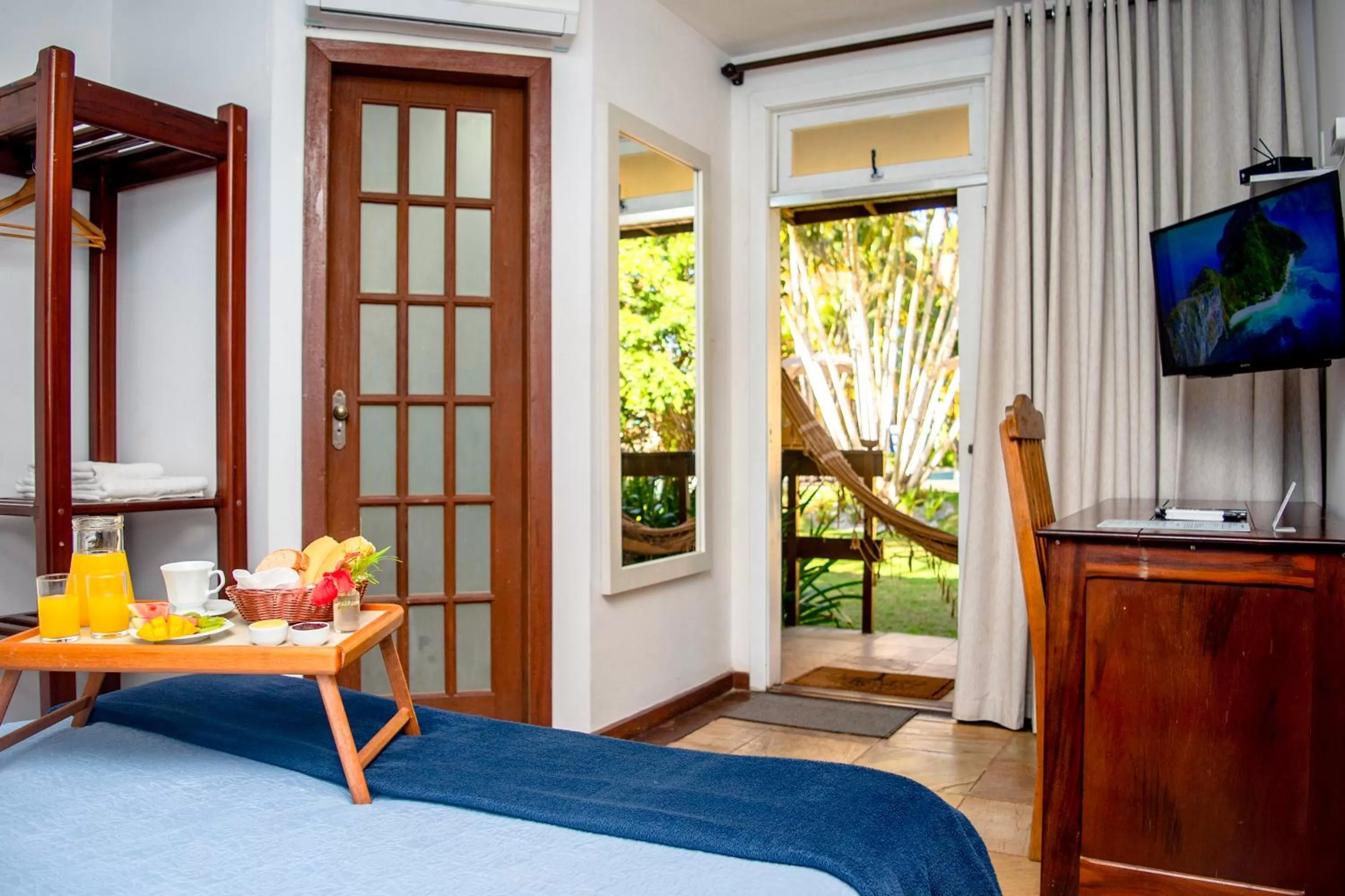 Patio, Bed in Villa Bella Ferradura