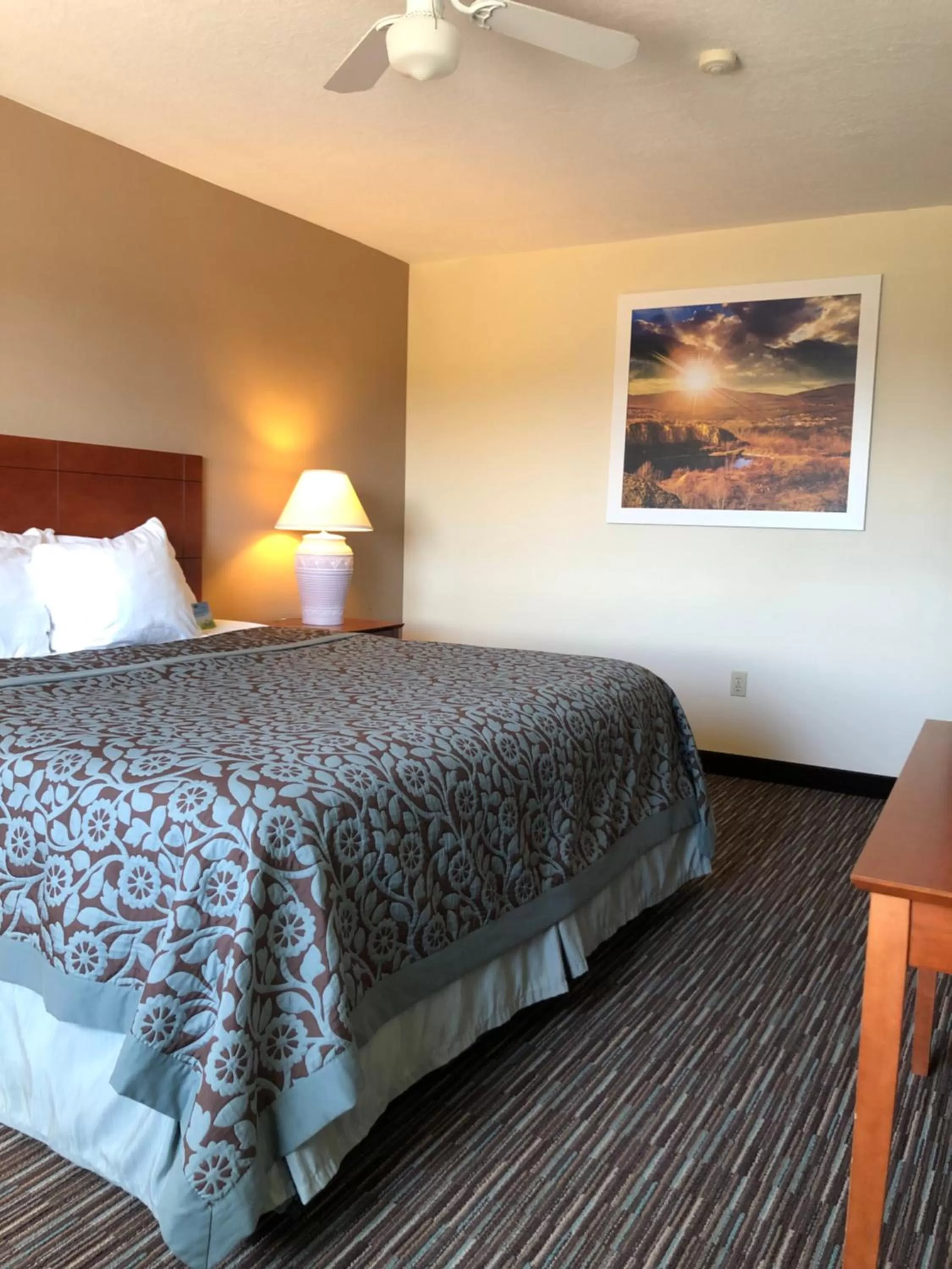 Bed in Days Inn by Wyndham Rio Rancho