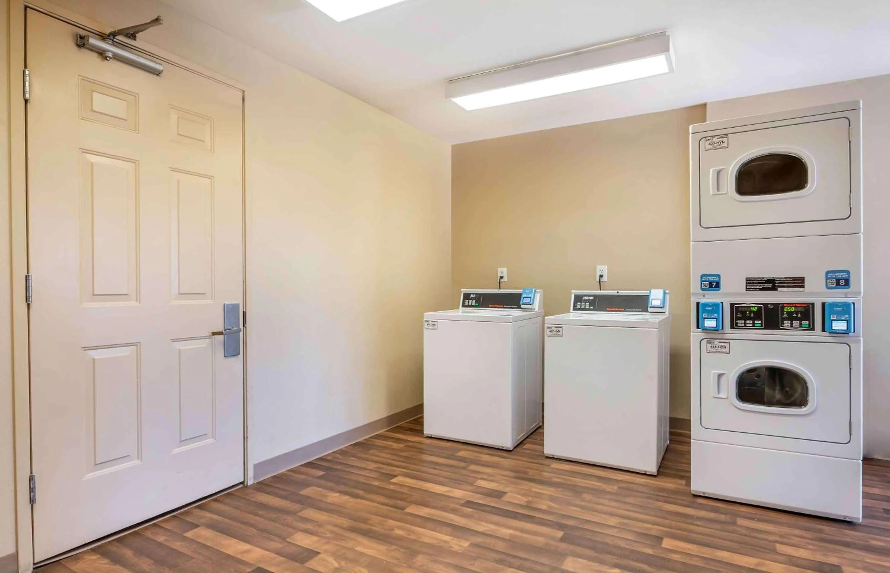 Property building in Extended Stay America Suites - Indianapolis - Northwest - I-465