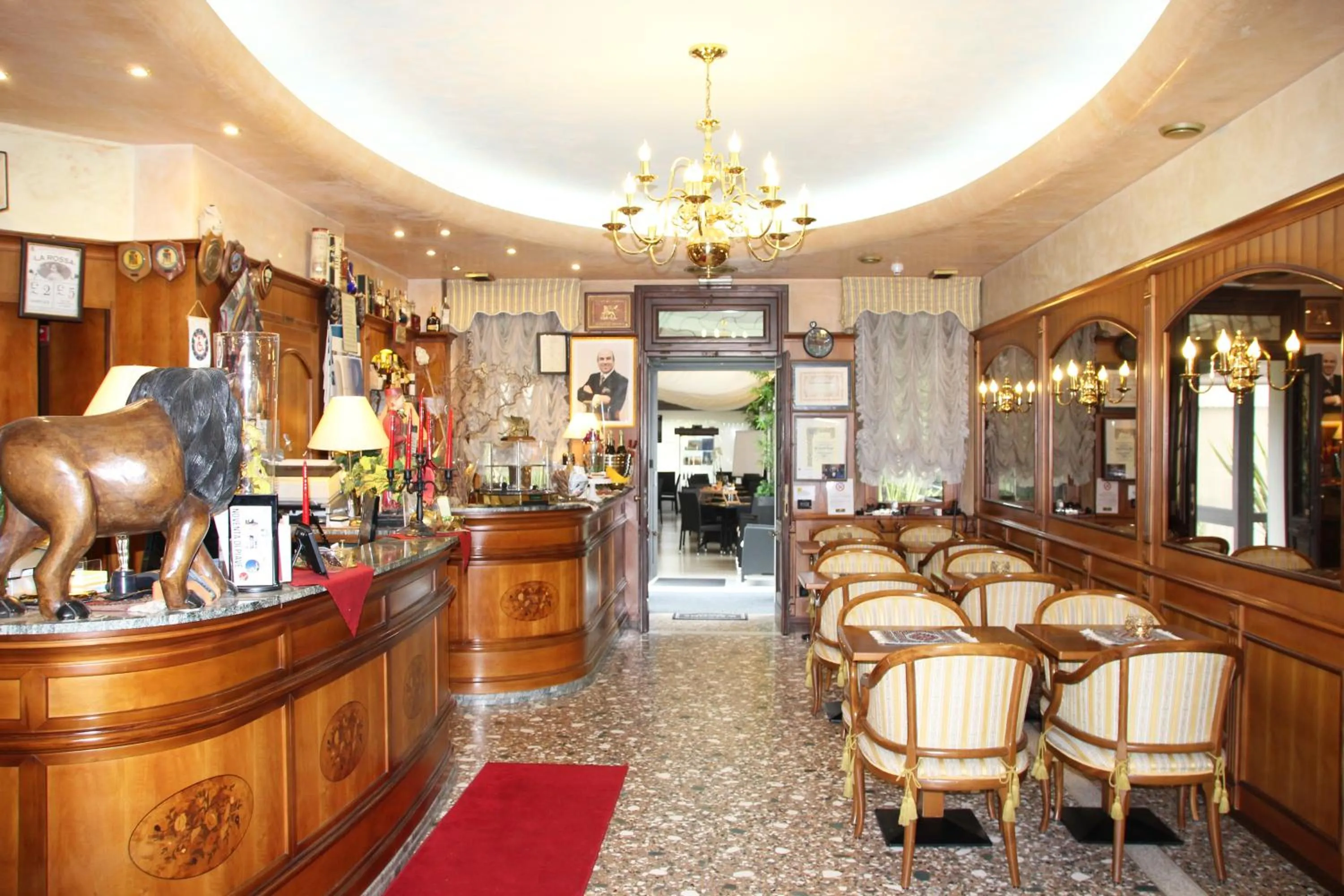 Lobby or reception in Park Hotel Villa Leon d'Oro