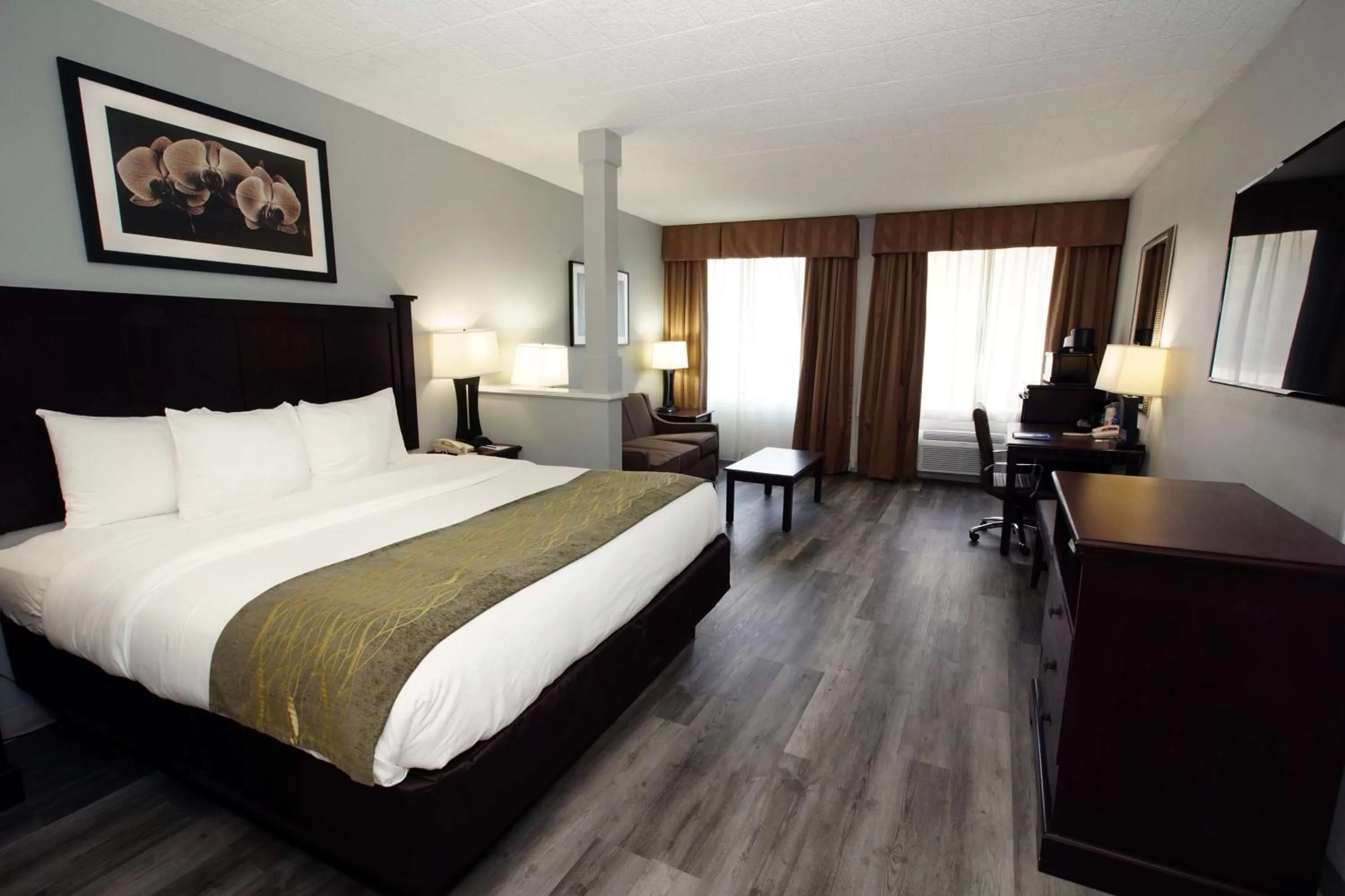 Photo of the whole room in Best Western Paramus Hotel & Suites