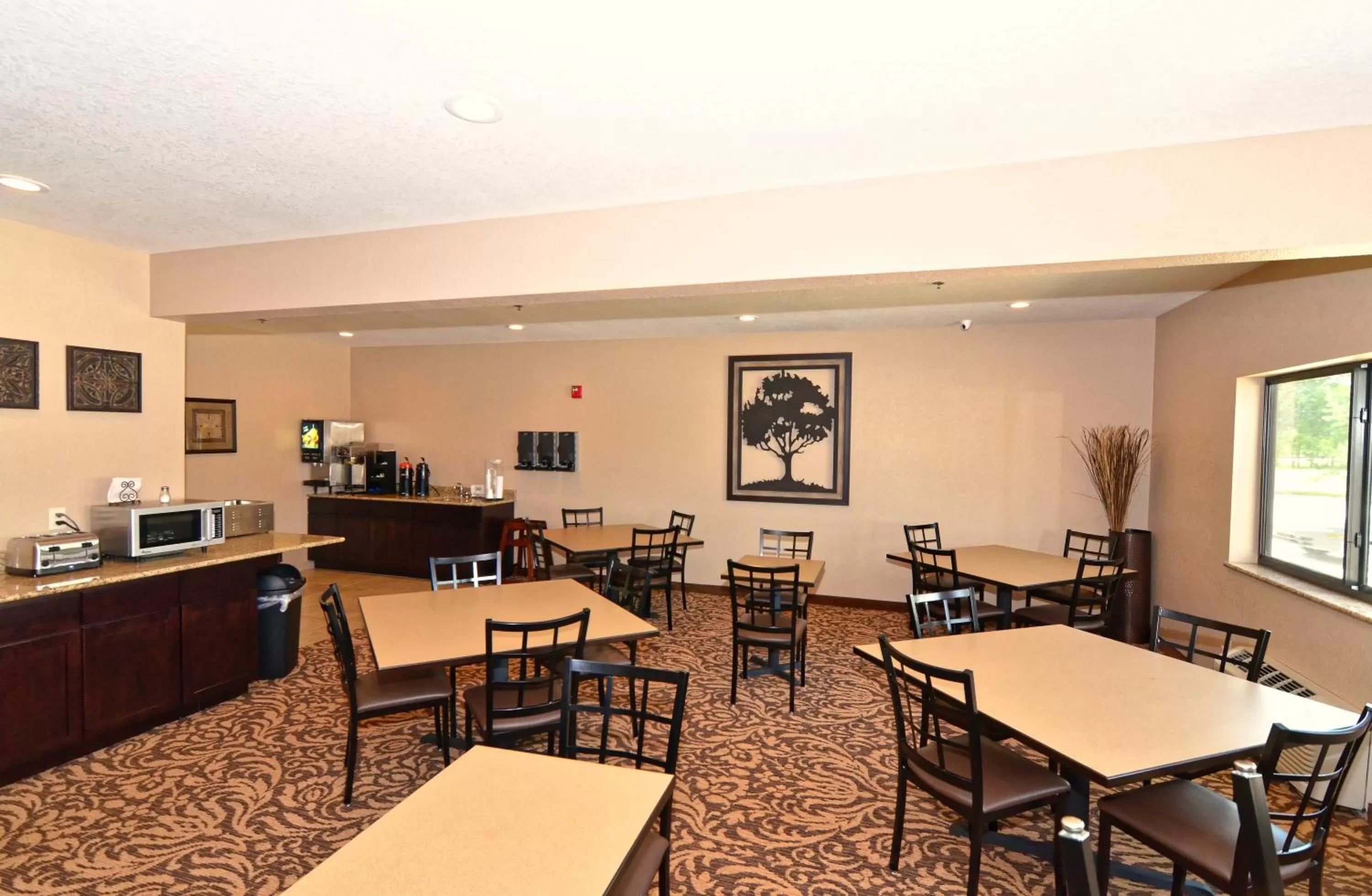 American breakfast in Cobblestone Inn & Suites - Clarion