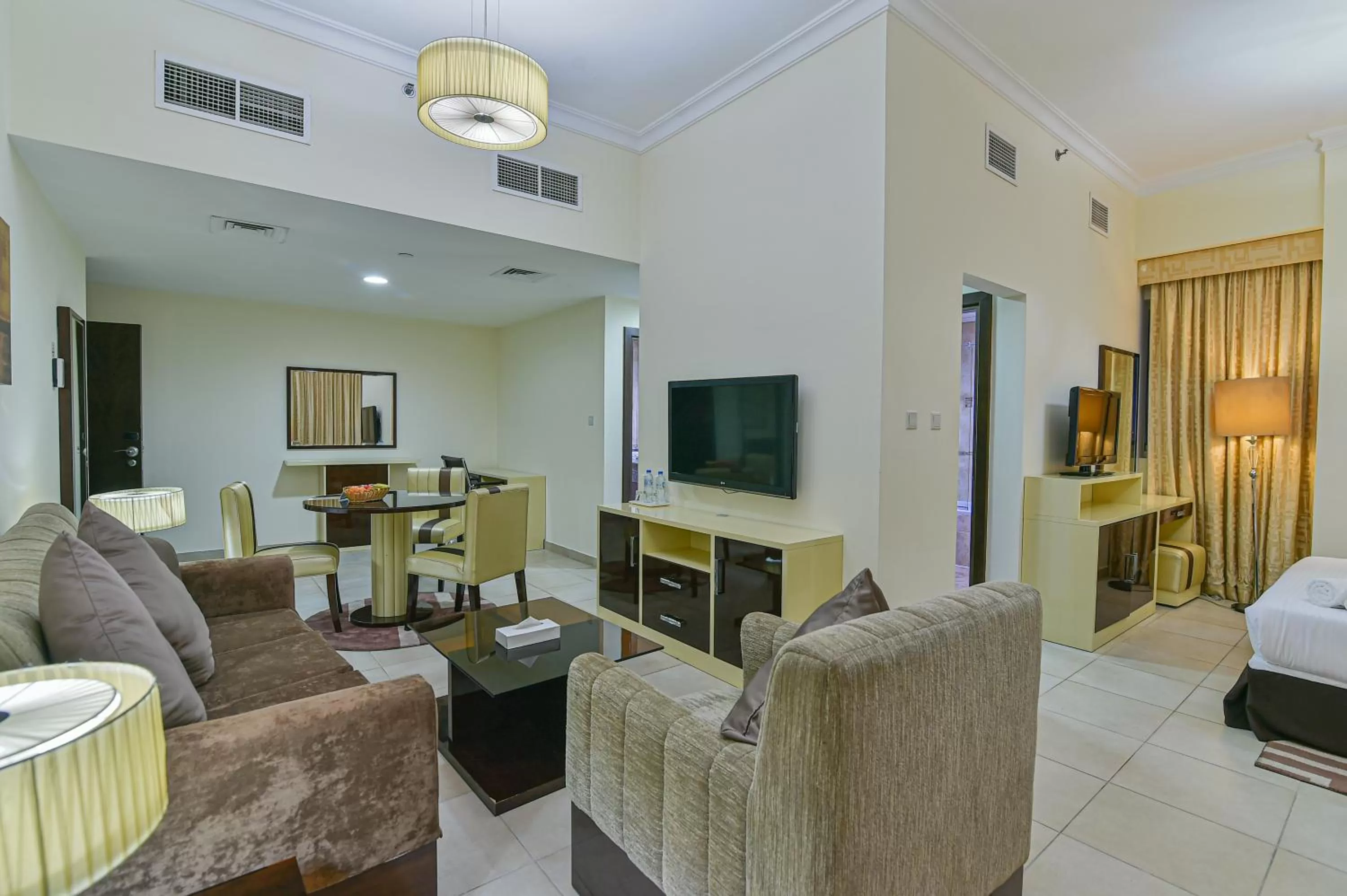 TV and multimedia in VISTA HOTEL APARTMENTS DELUXE