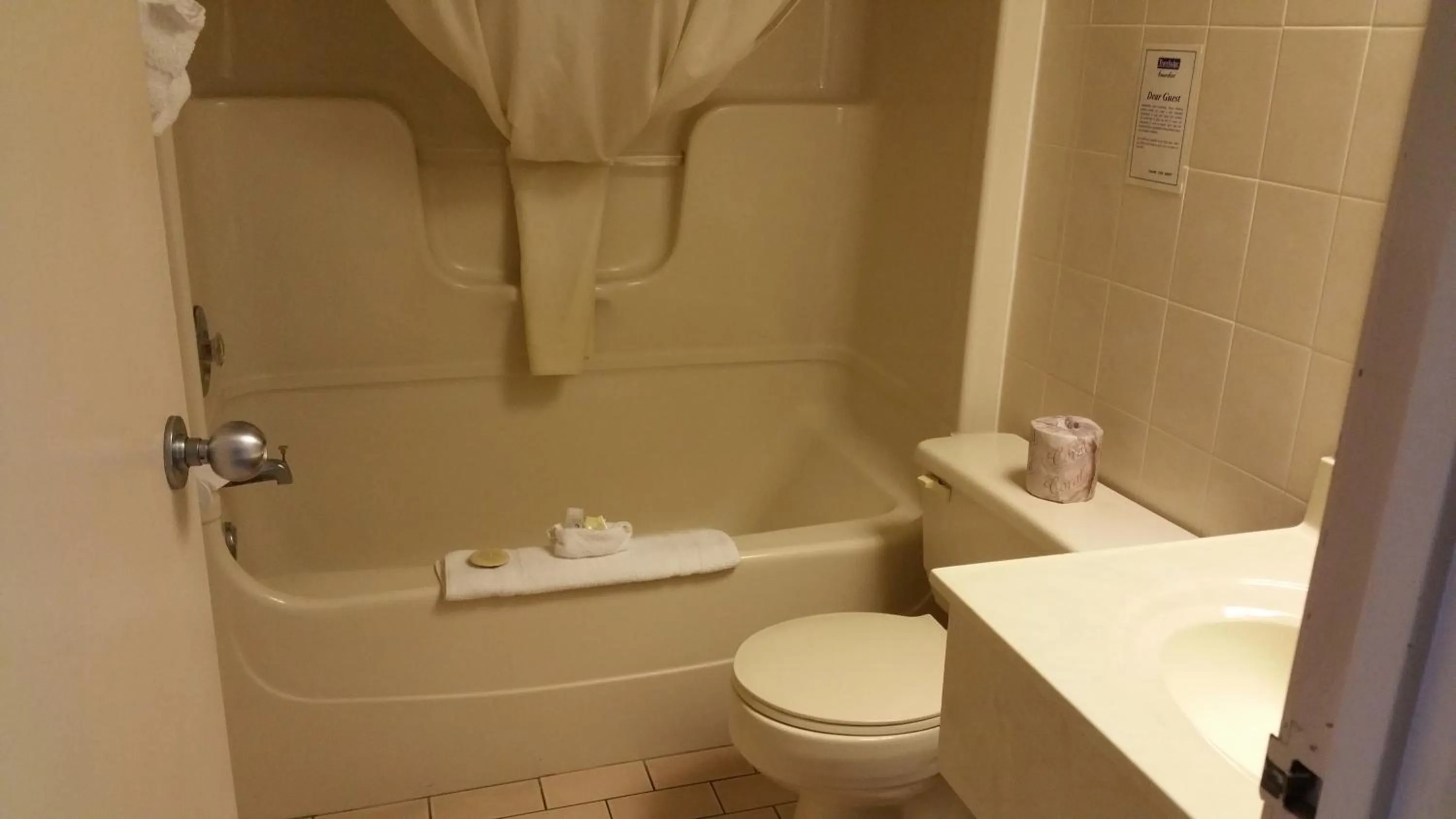 Queen Room with Two Queen Beds - Non-Smoking in Travelodge by Wyndham Niagara Falls Lundys Lane