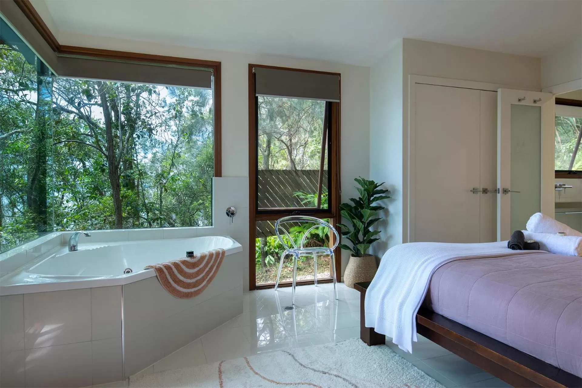 Natural landscape, Bed in Eumarella Shores Noosa Lake Retreat