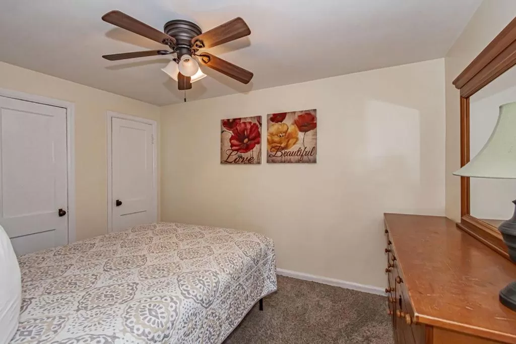 Bedroom, Bed in Suites of Lava Hot Springs