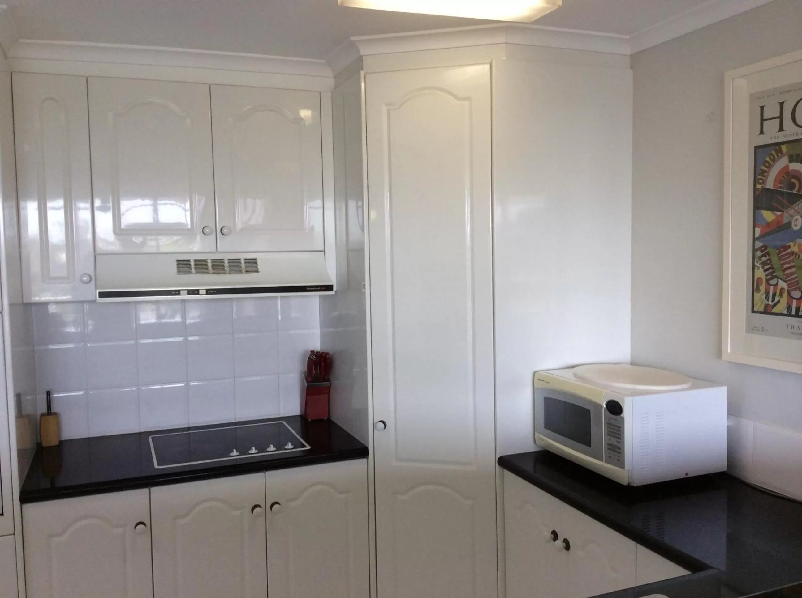 Kitchen or kitchenette in Kirribilli Apartments