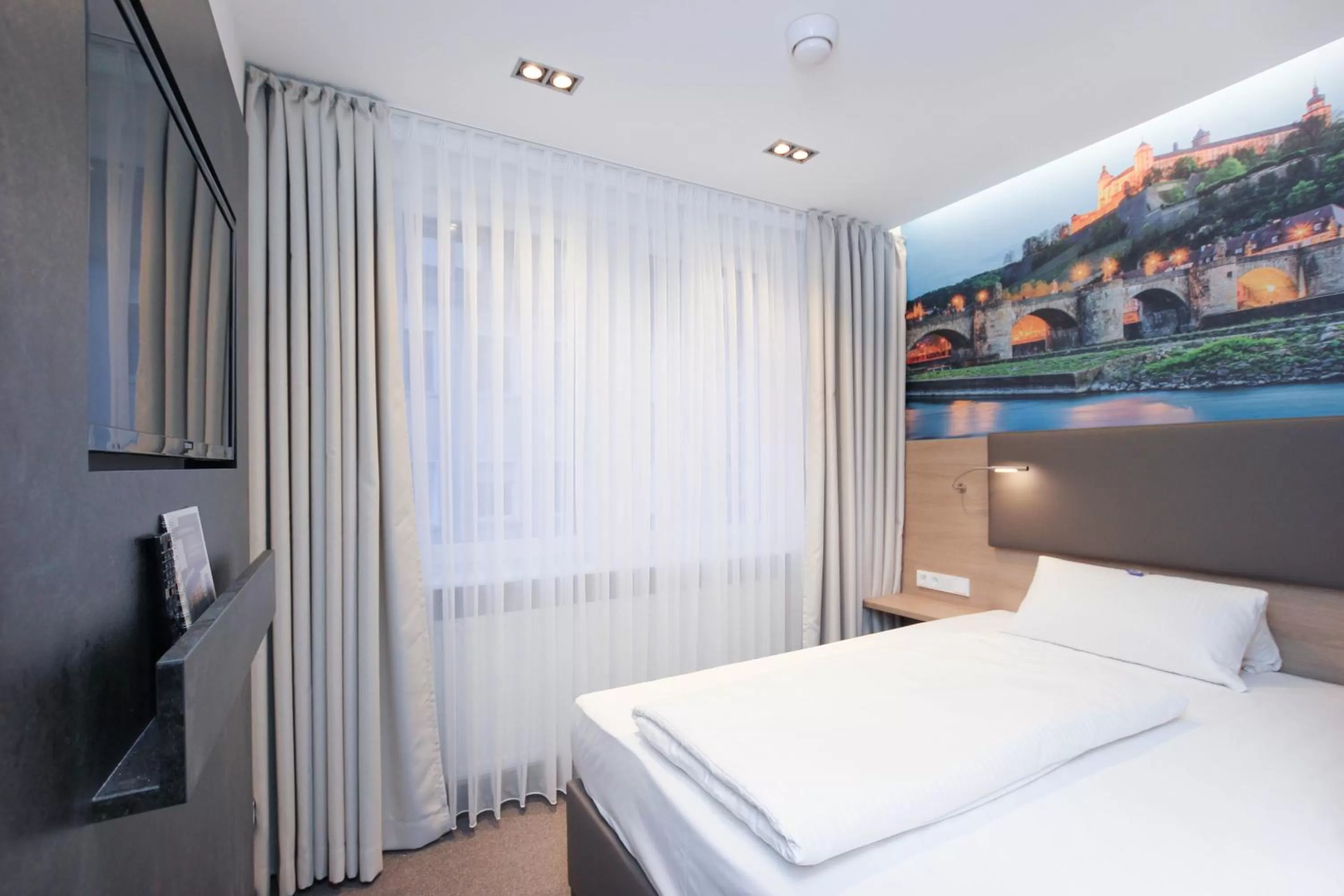 Bed in City Hotel Würzburg