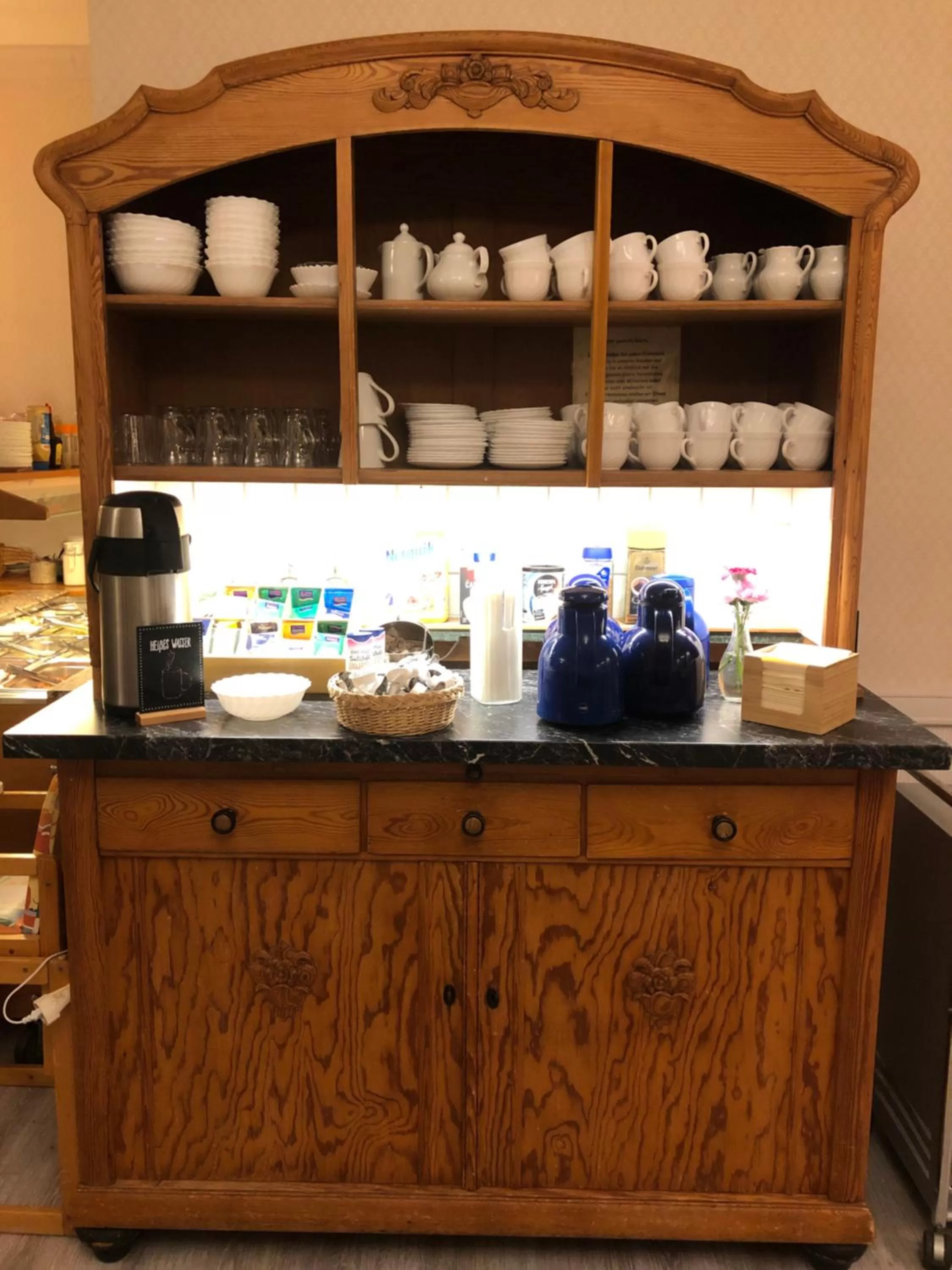 Breakfast in Hotel Liszt